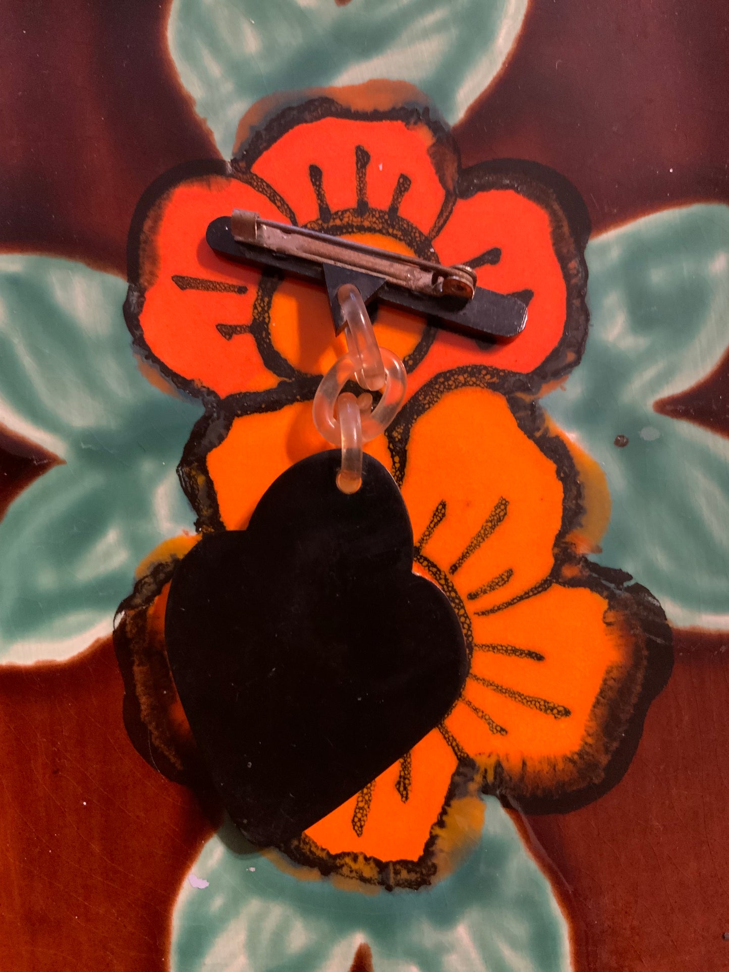 Broche Fleurs Bakélite Ancienne Chic.Art deco