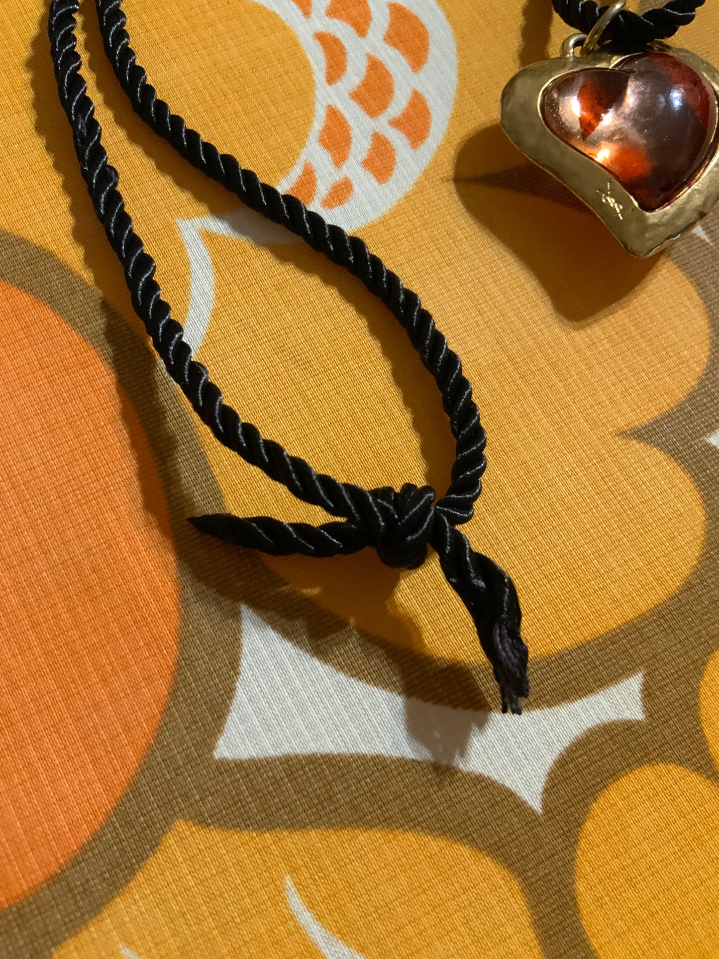 Collier et son pendentif Coeur Yves Saint Laurent Vintage Luxe France -