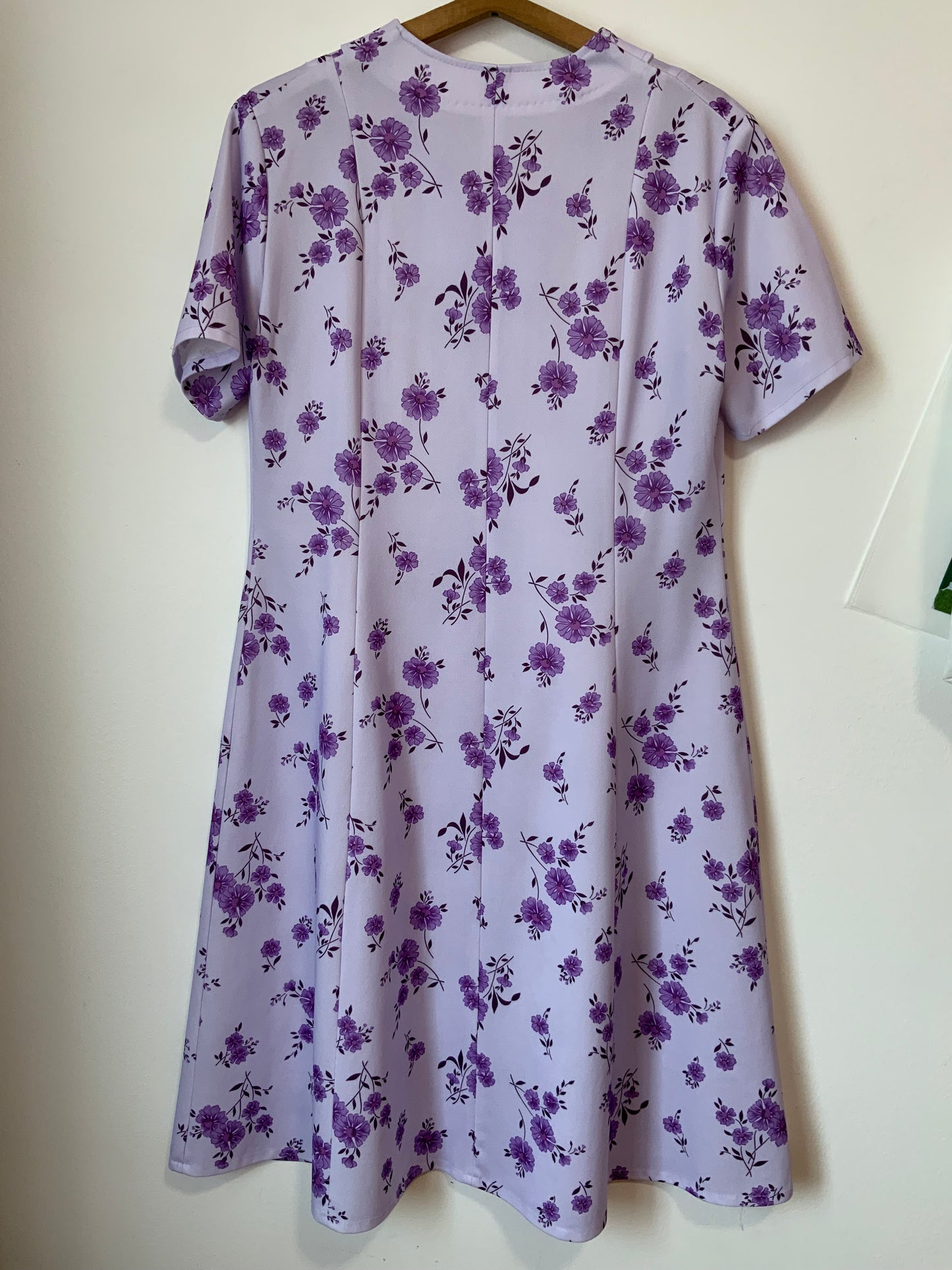 Robe mauve à fleurs violettes Vintage 1970- T44