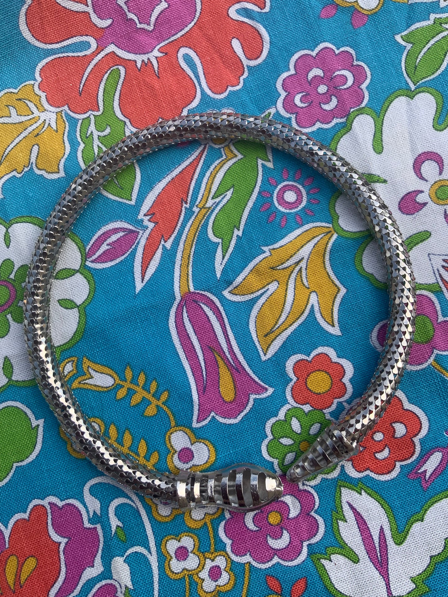 Collier rigide Serpent à strass - Élégance Originalité Vintage 2000’
