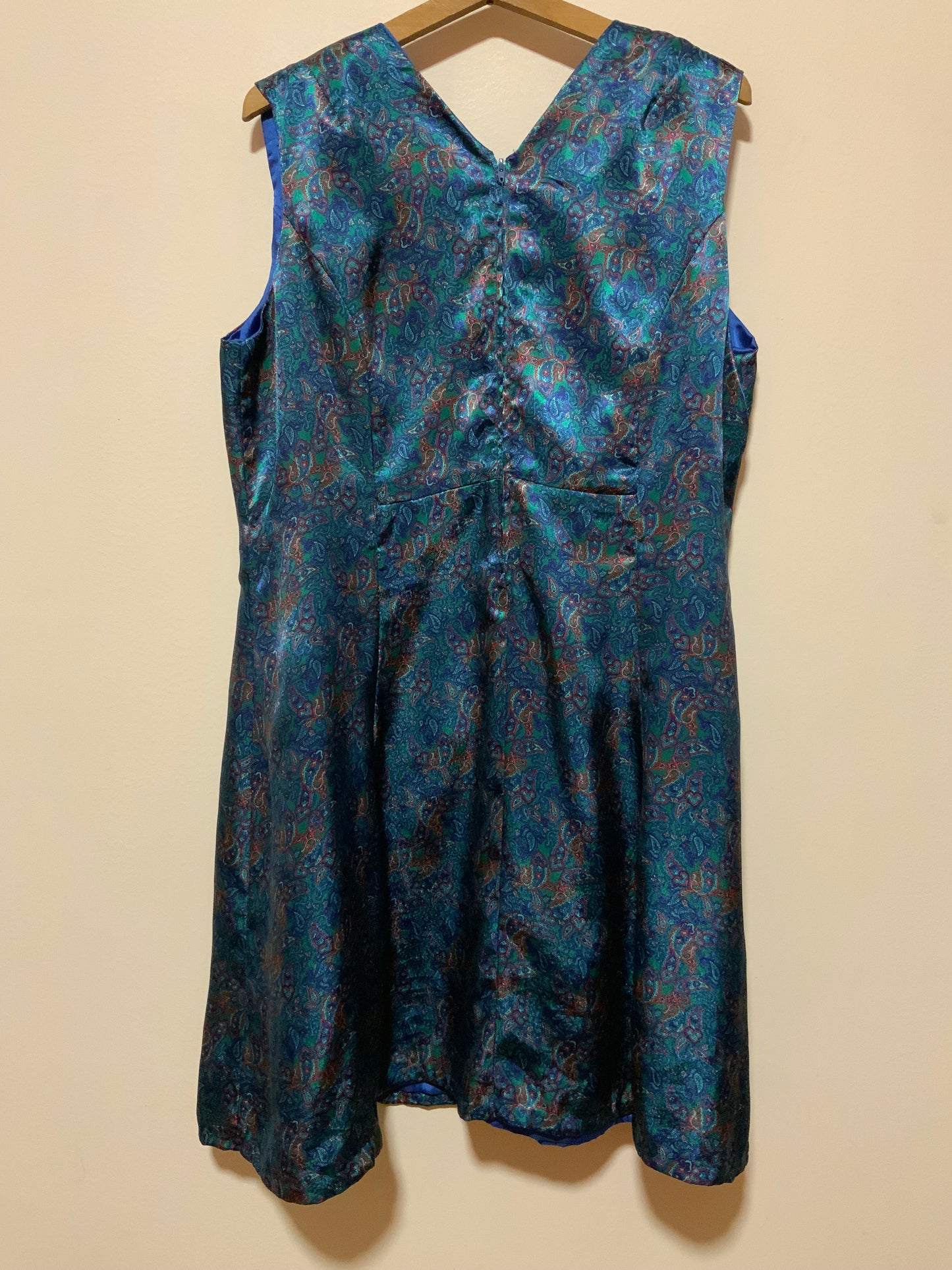 Robe aux motifs cachemires Confection Vintage 1980-
