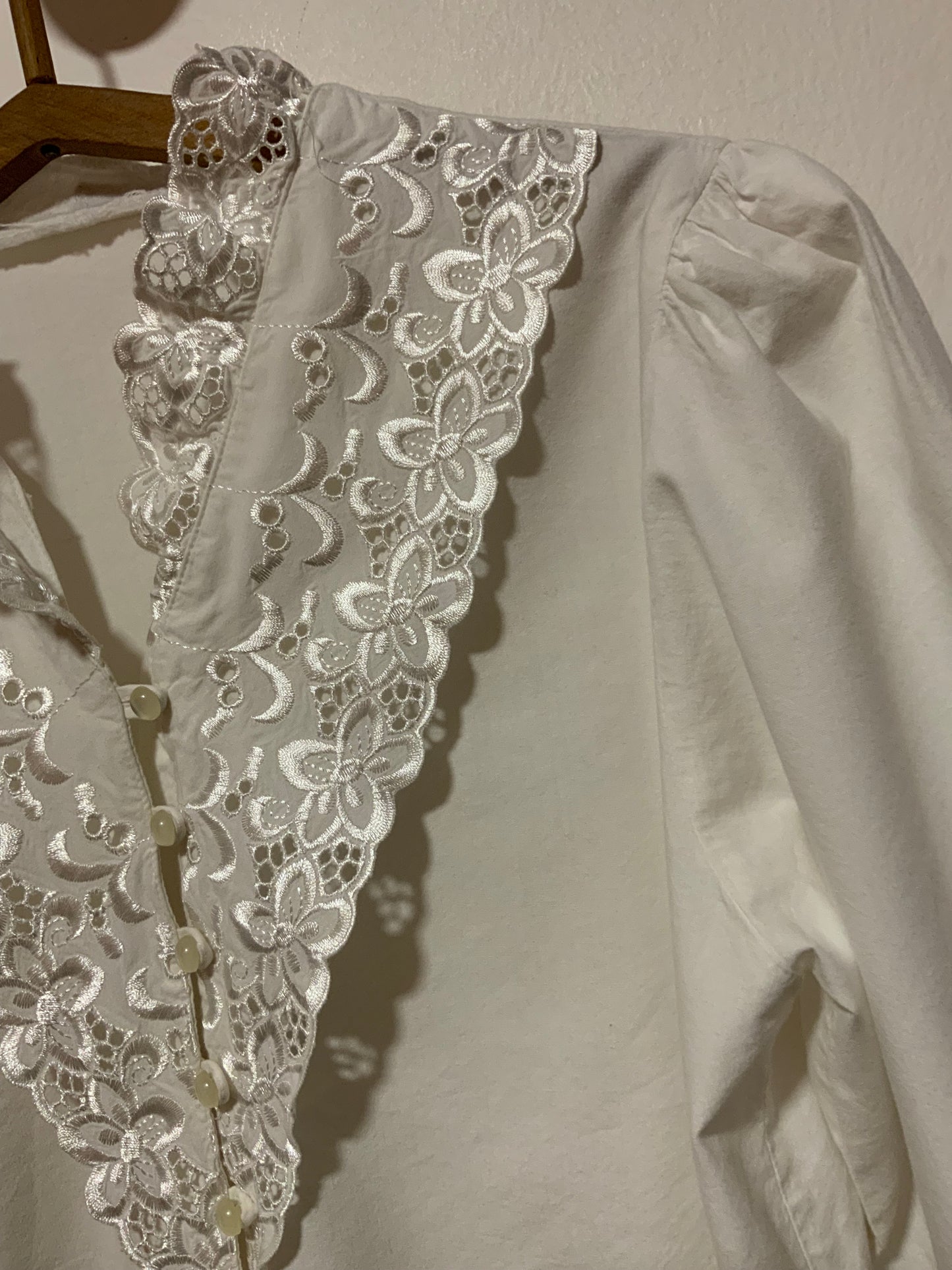 Chemisier Broderies et boutons perles Façon Autrichien Vintage 1990’