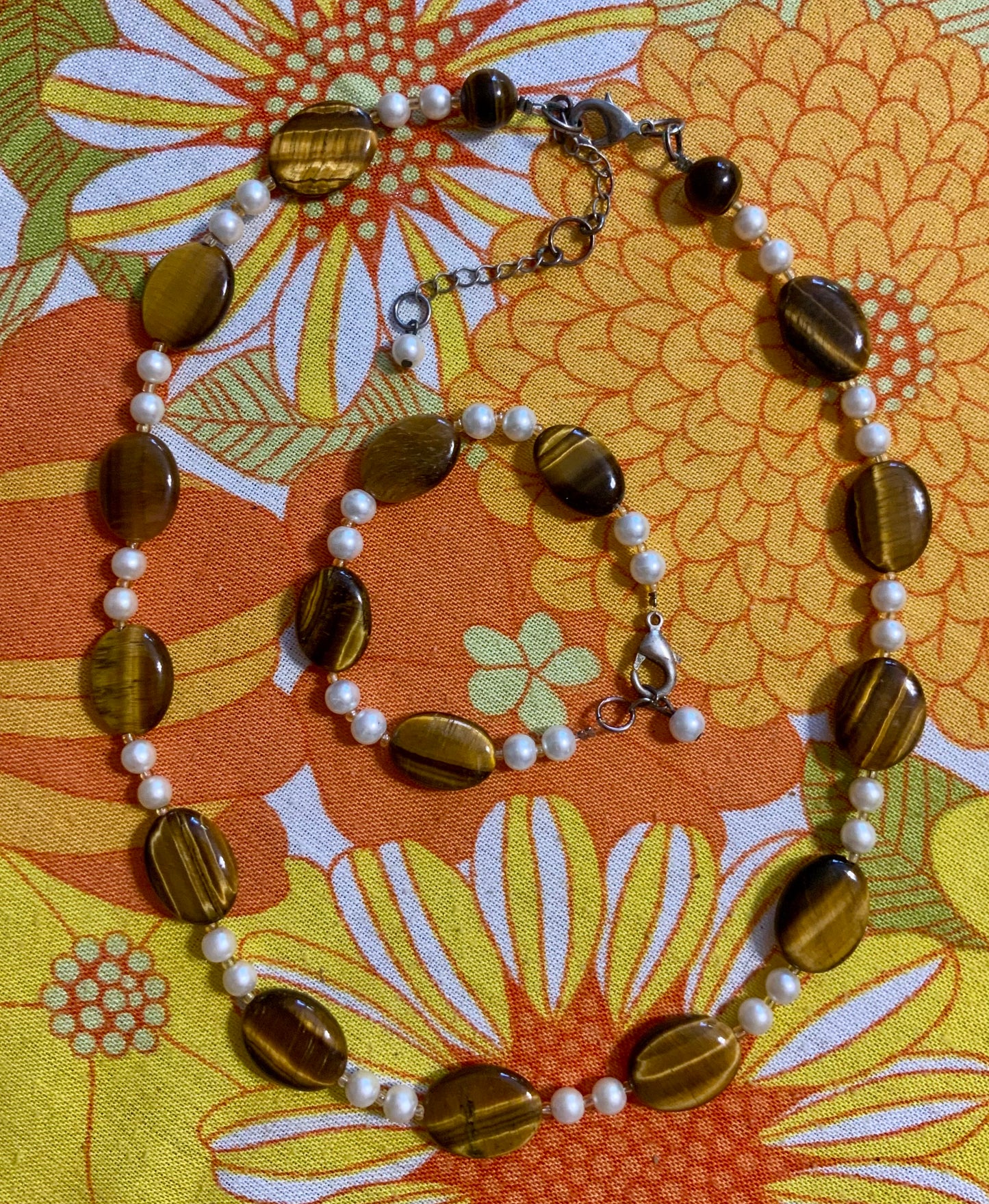 Ensemble bijoux collier et son bracelet en perles de verres Vintage