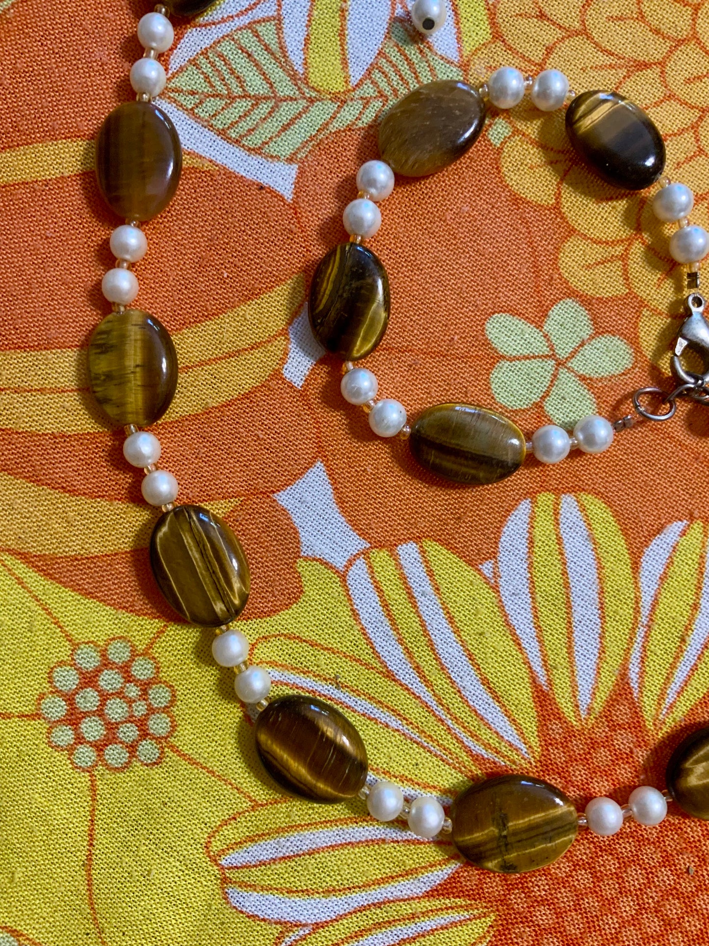 Ensemble bijoux collier et son bracelet en perles de verres Vintage