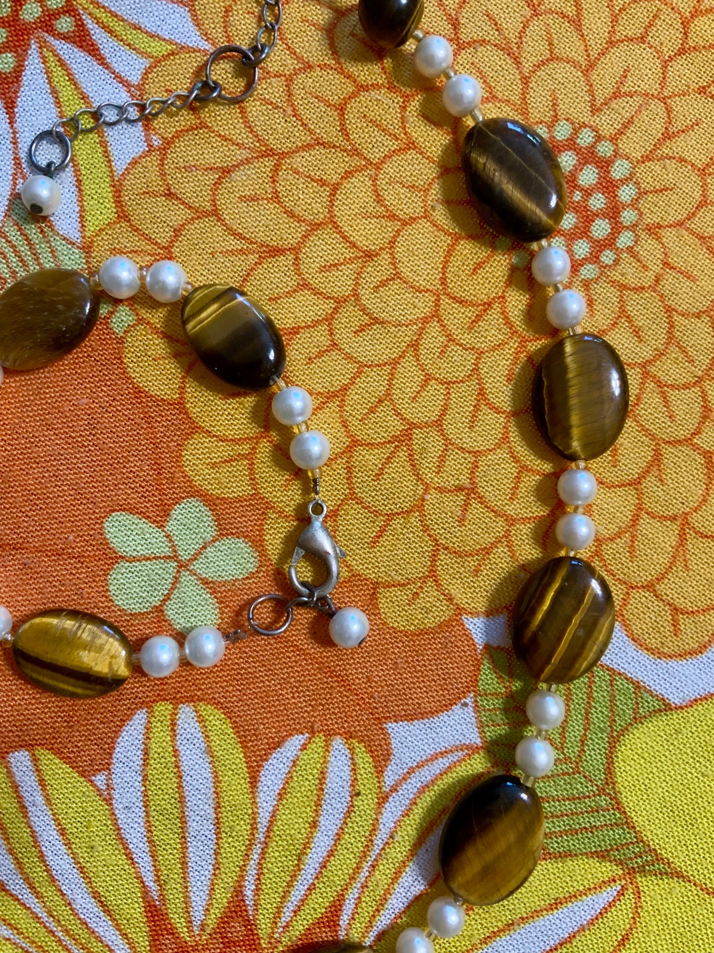 Ensemble bijoux collier et son bracelet en perles de verres Vintage