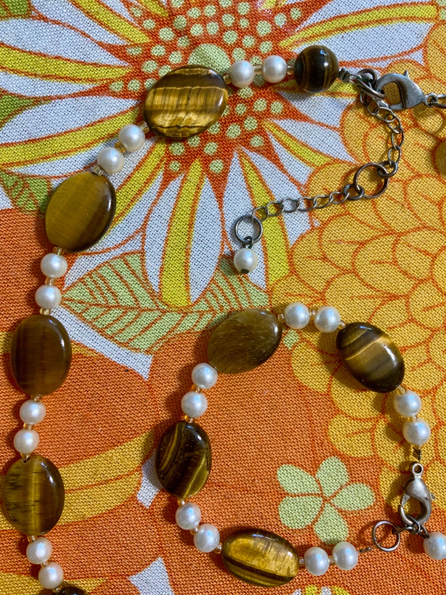 Ensemble bijoux collier et son bracelet en perles de verres Vintage