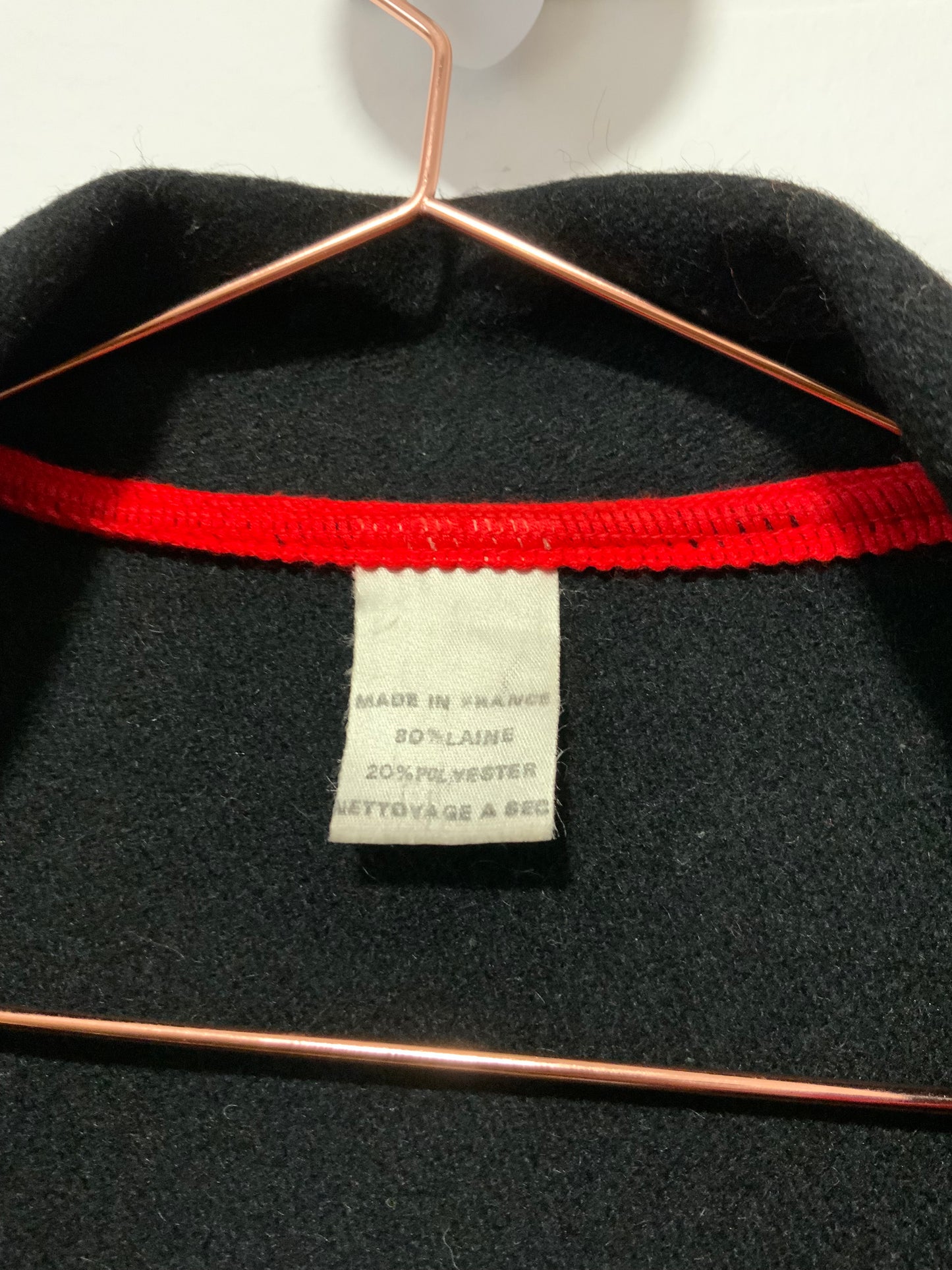 Superbe Cape en Laine noire liserés rouges Vintage 1970/80 France