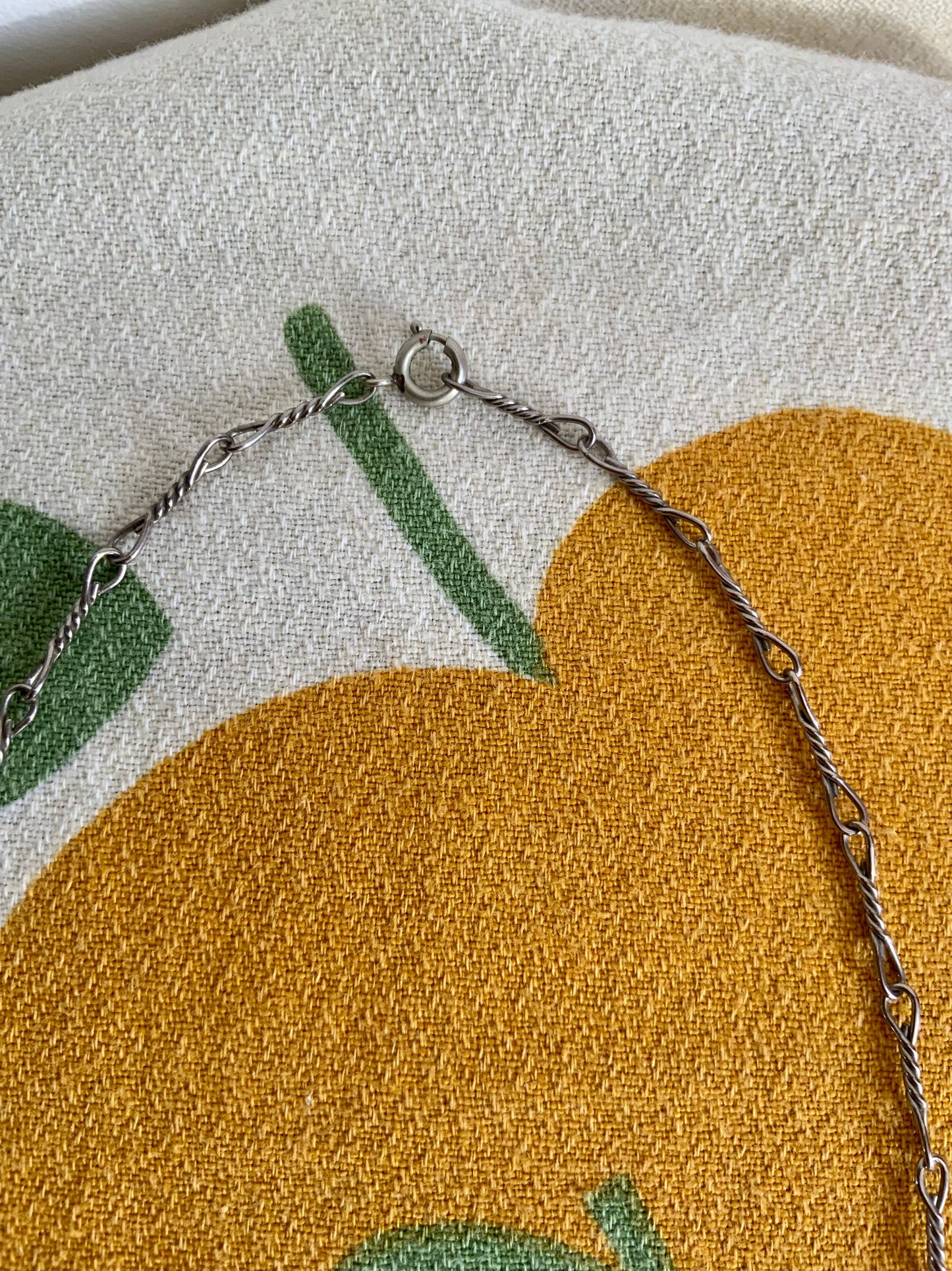 Collier Argent et Motifs Vintage 1980