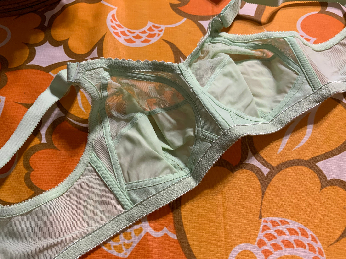Soutien gorge dentelle verte Triumph Neuf 1970 Vintage Sexy