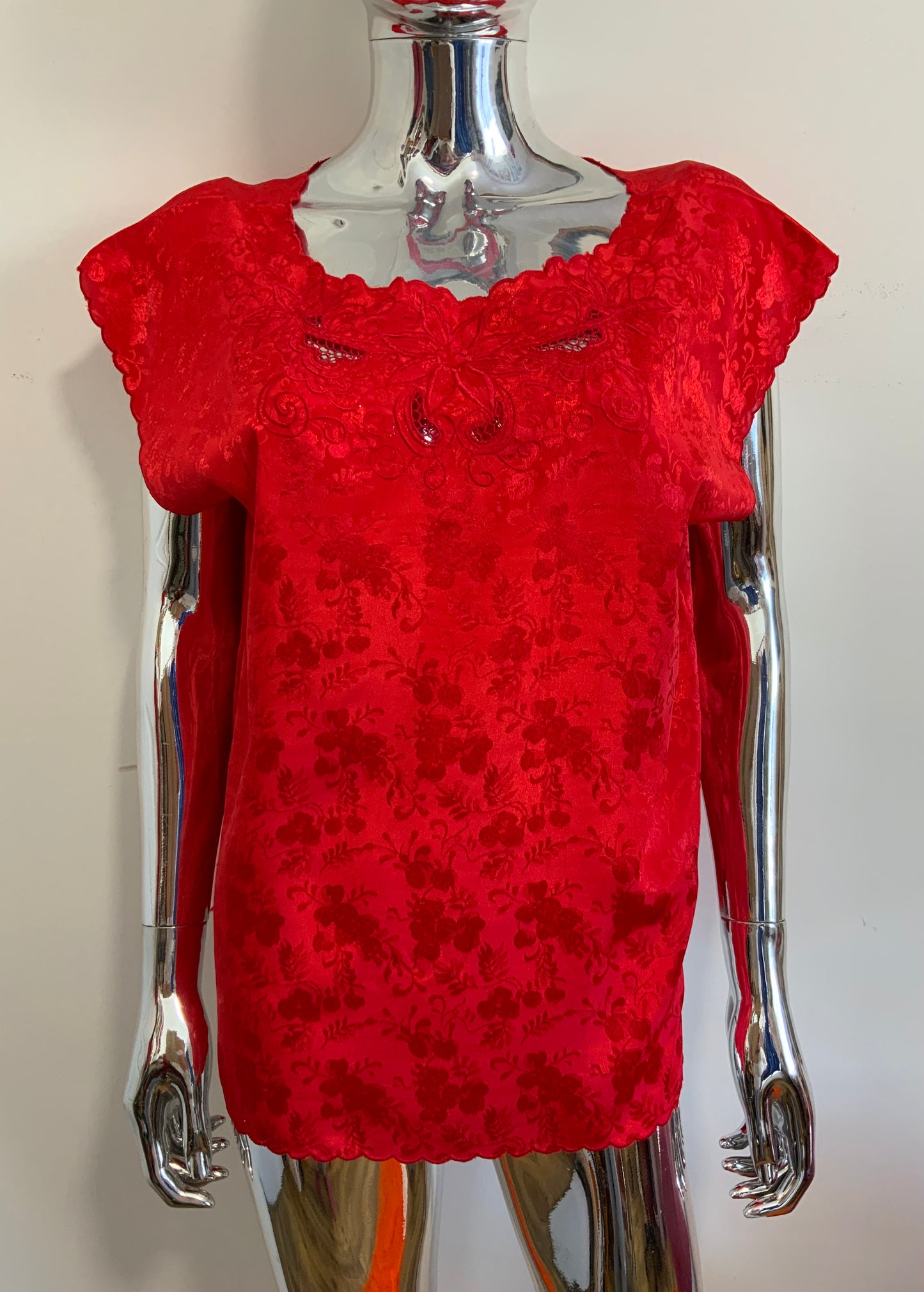 Blouse Soyeuse Rouge Broderies Fleurs Vintage