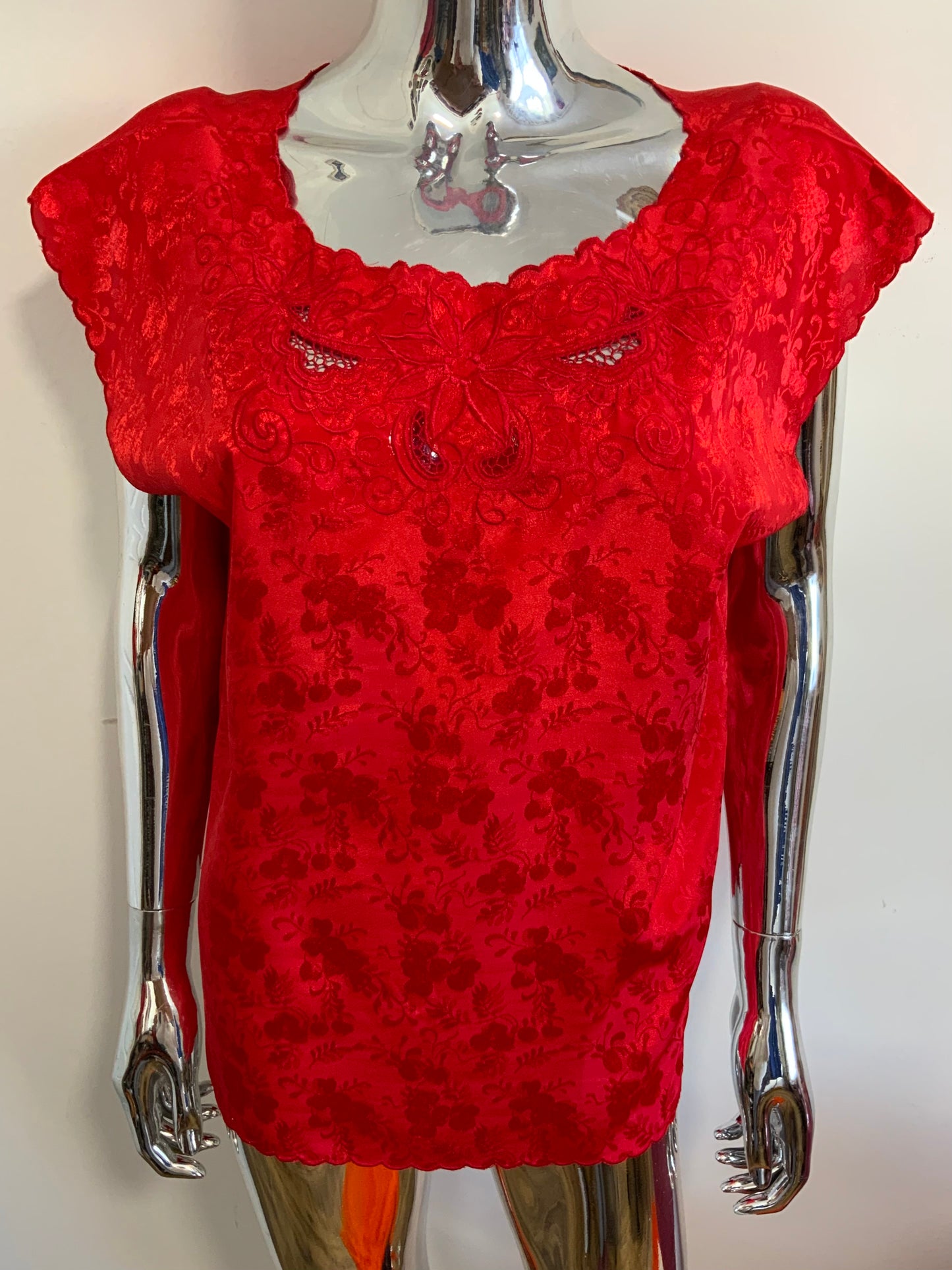 Blouse Soyeuse Rouge Broderies Fleurs Vintage