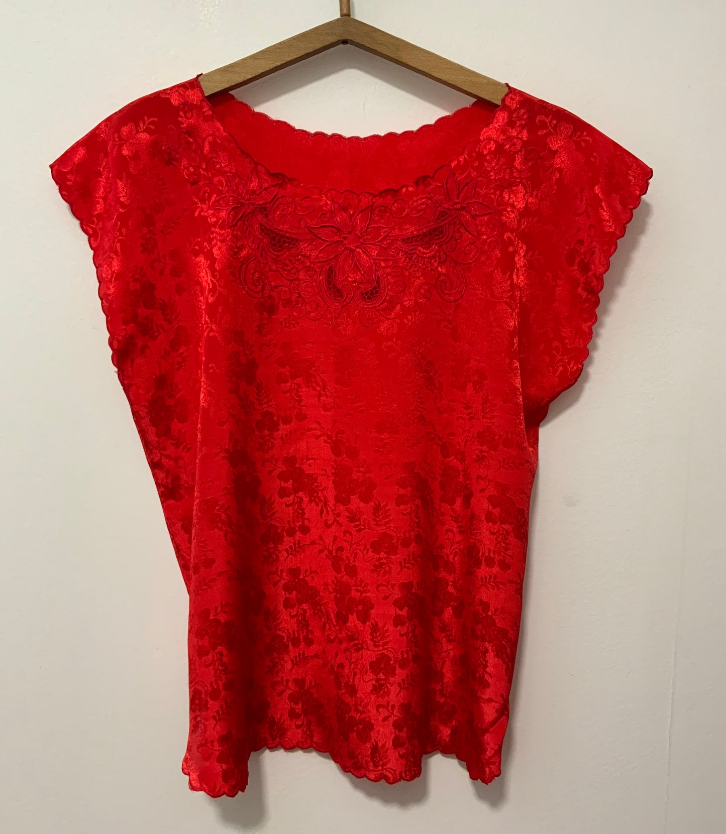 Blouse Soyeuse Rouge Broderies Fleurs Vintage