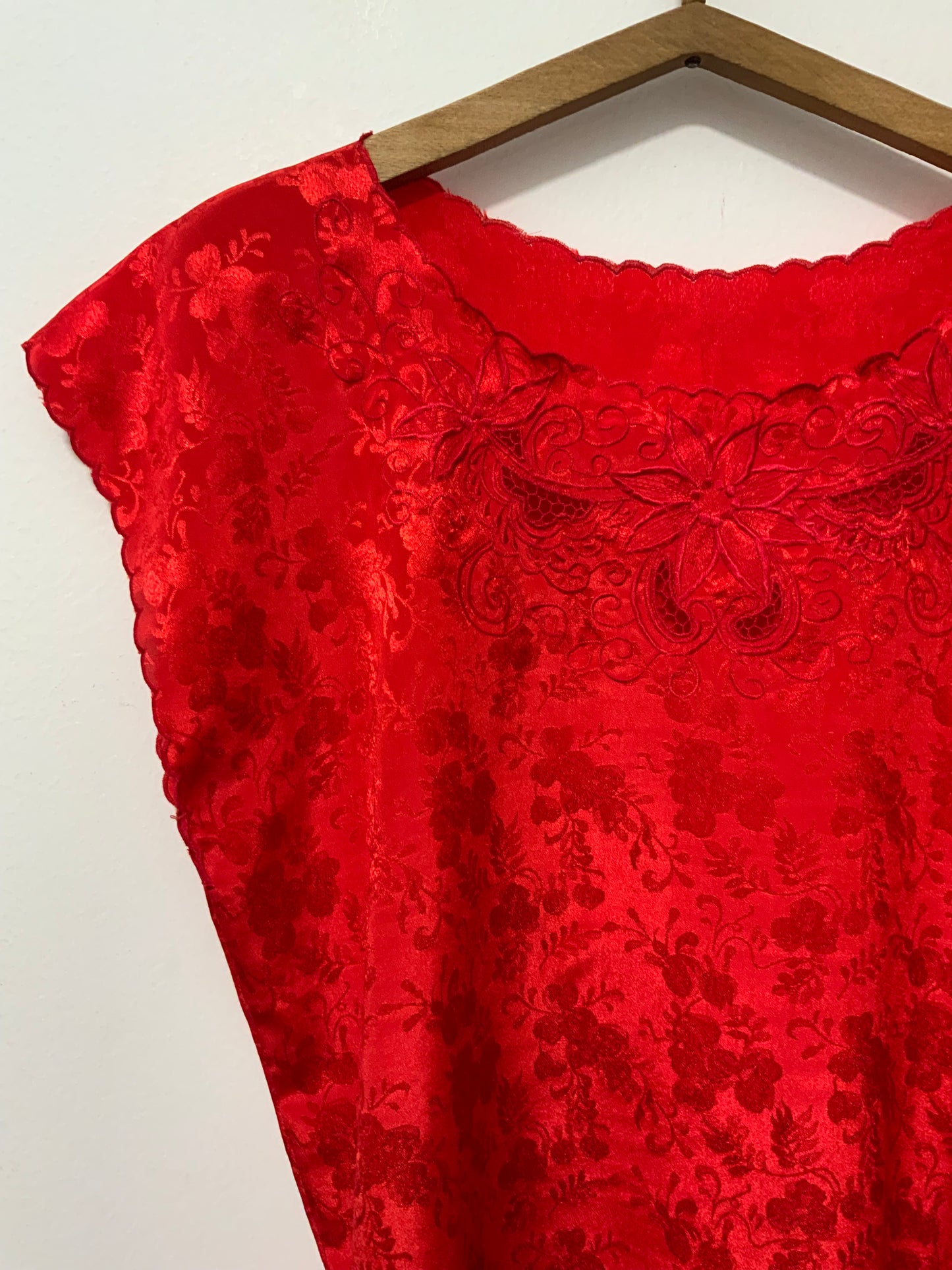 Blouse Soyeuse Rouge Broderies Fleurs Vintage