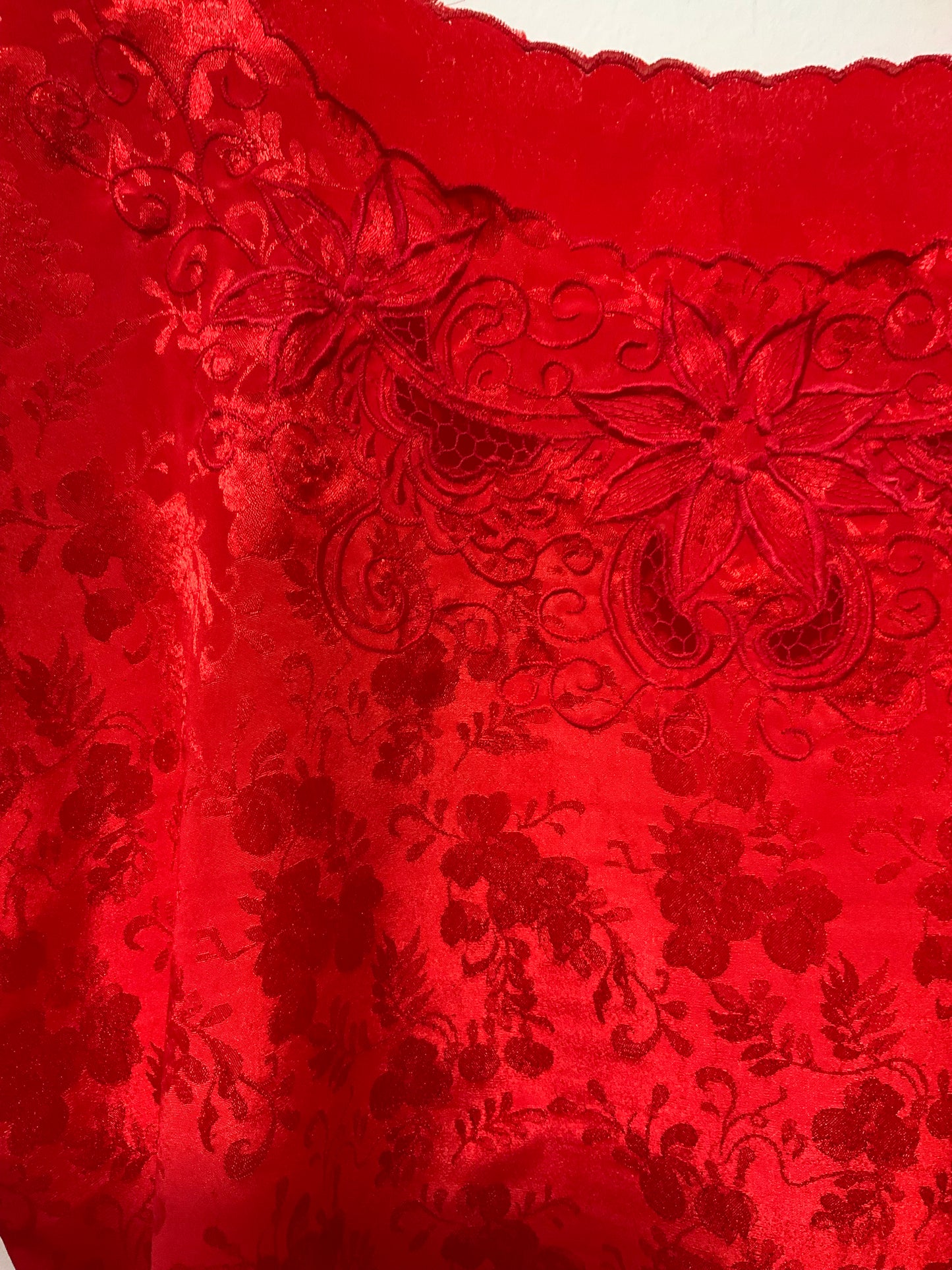 Blouse Soyeuse Rouge Broderies Fleurs Vintage