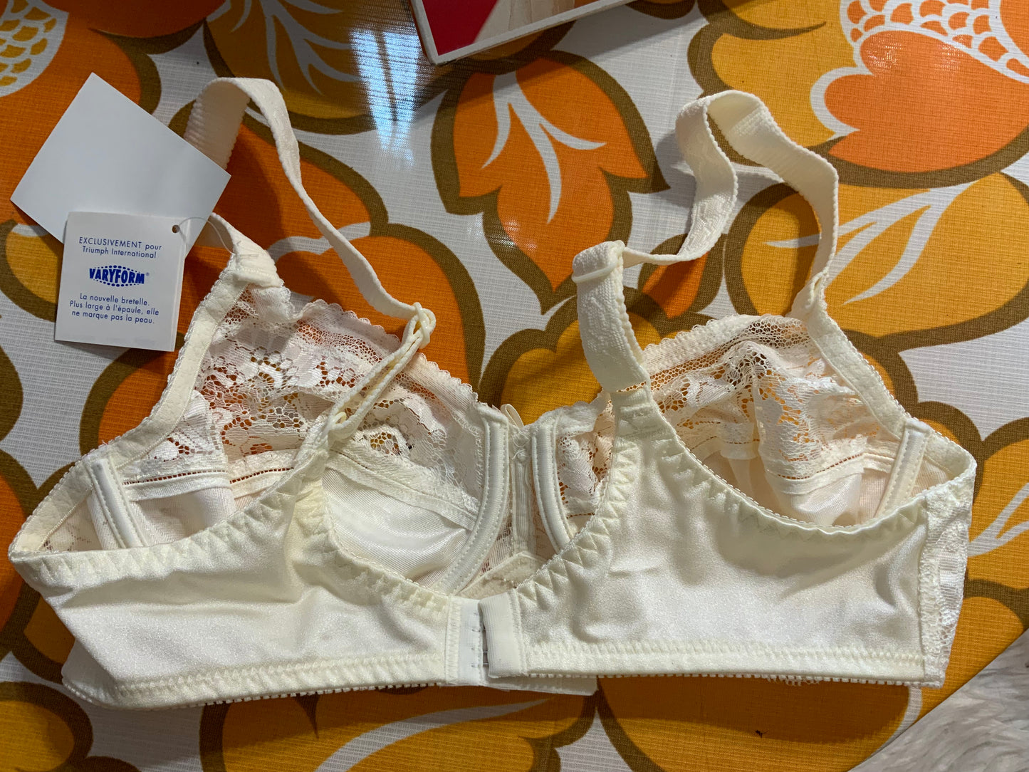 Soutien Gorge Dentelle Triumph 1980 Vintage Neuf dans sa boîte Modèle Cynthia