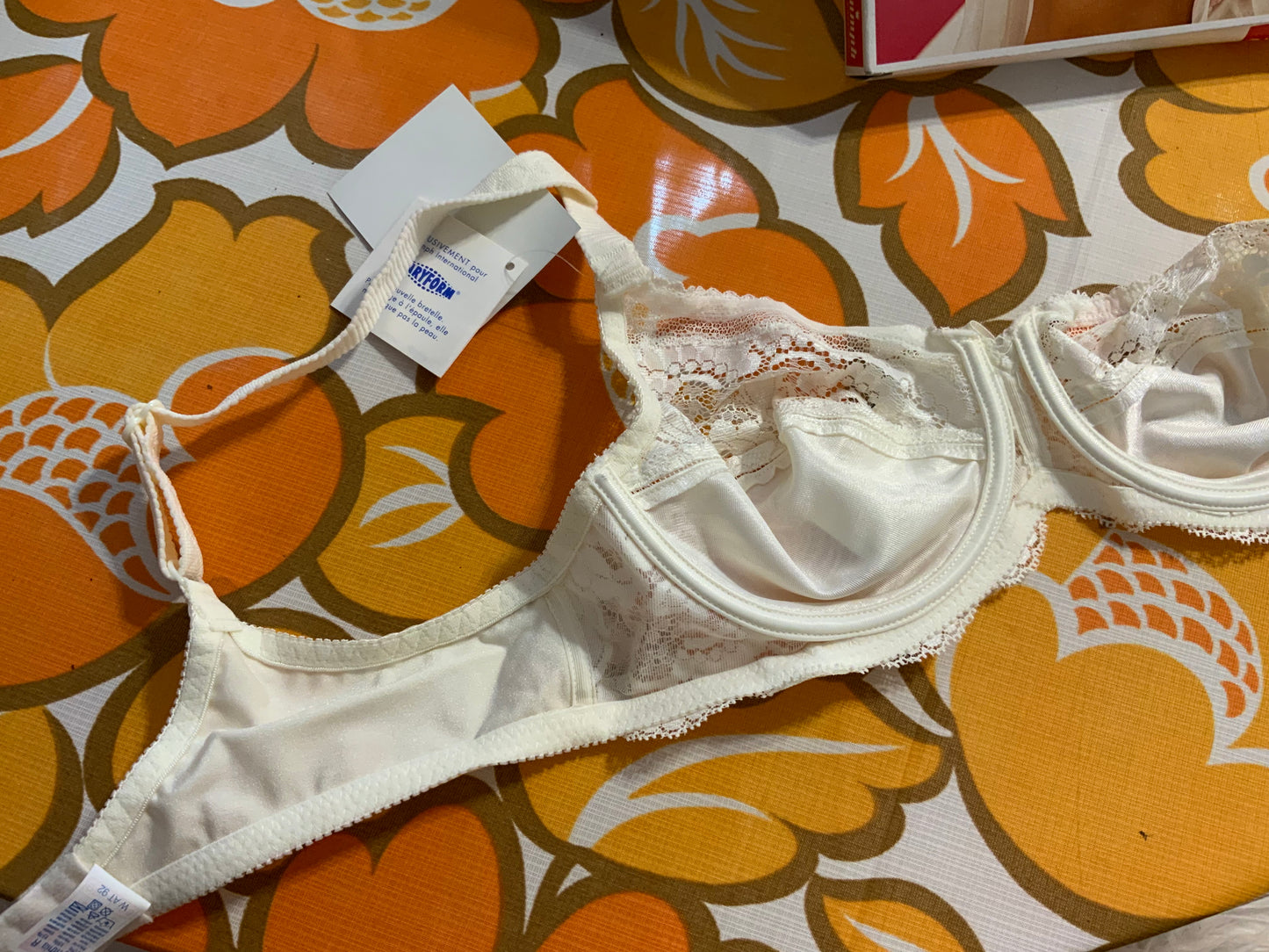 Soutien Gorge Dentelle Triumph 1980 Vintage Neuf dans sa boîte Modèle Cynthia