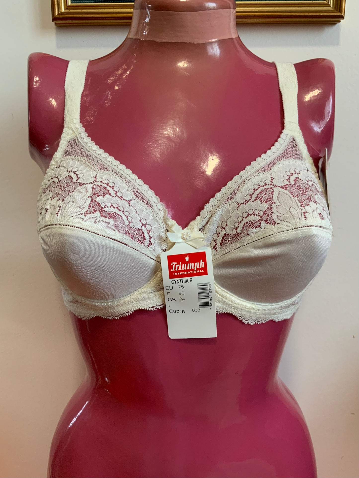 Soutien Gorge Dentelle Triumph 1980 Vintage Neuf dans sa boîte Modèle Cynthia