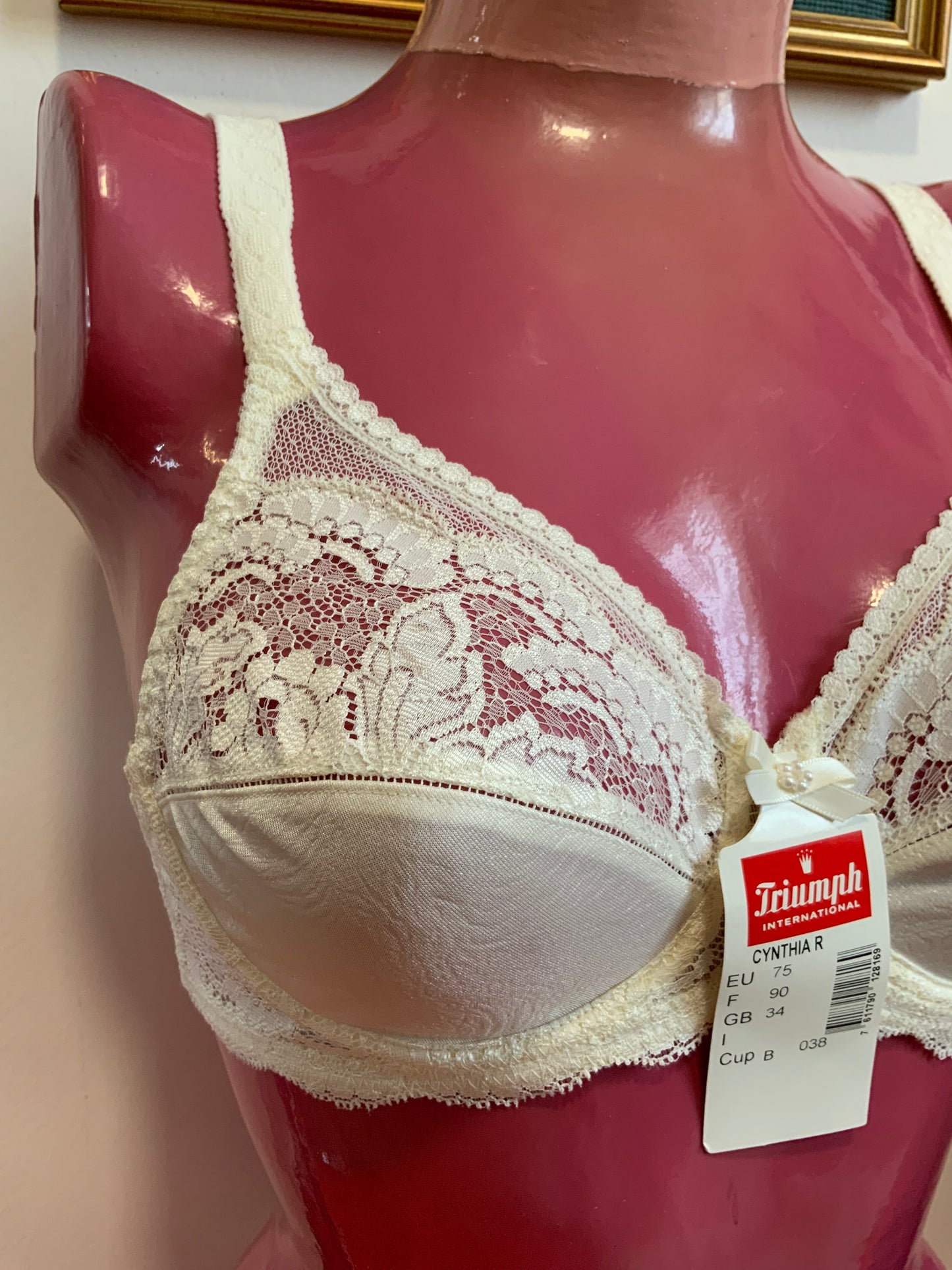 Soutien Gorge Dentelle Triumph 1980 Vintage Neuf dans sa boîte Modèle Cynthia
