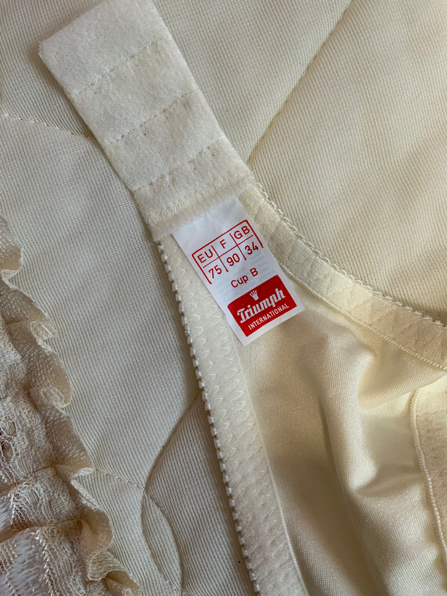 Soutien Gorge Dentelle Triumph 1980 Vintage Neuf dans sa boîte Modèle Cynthia