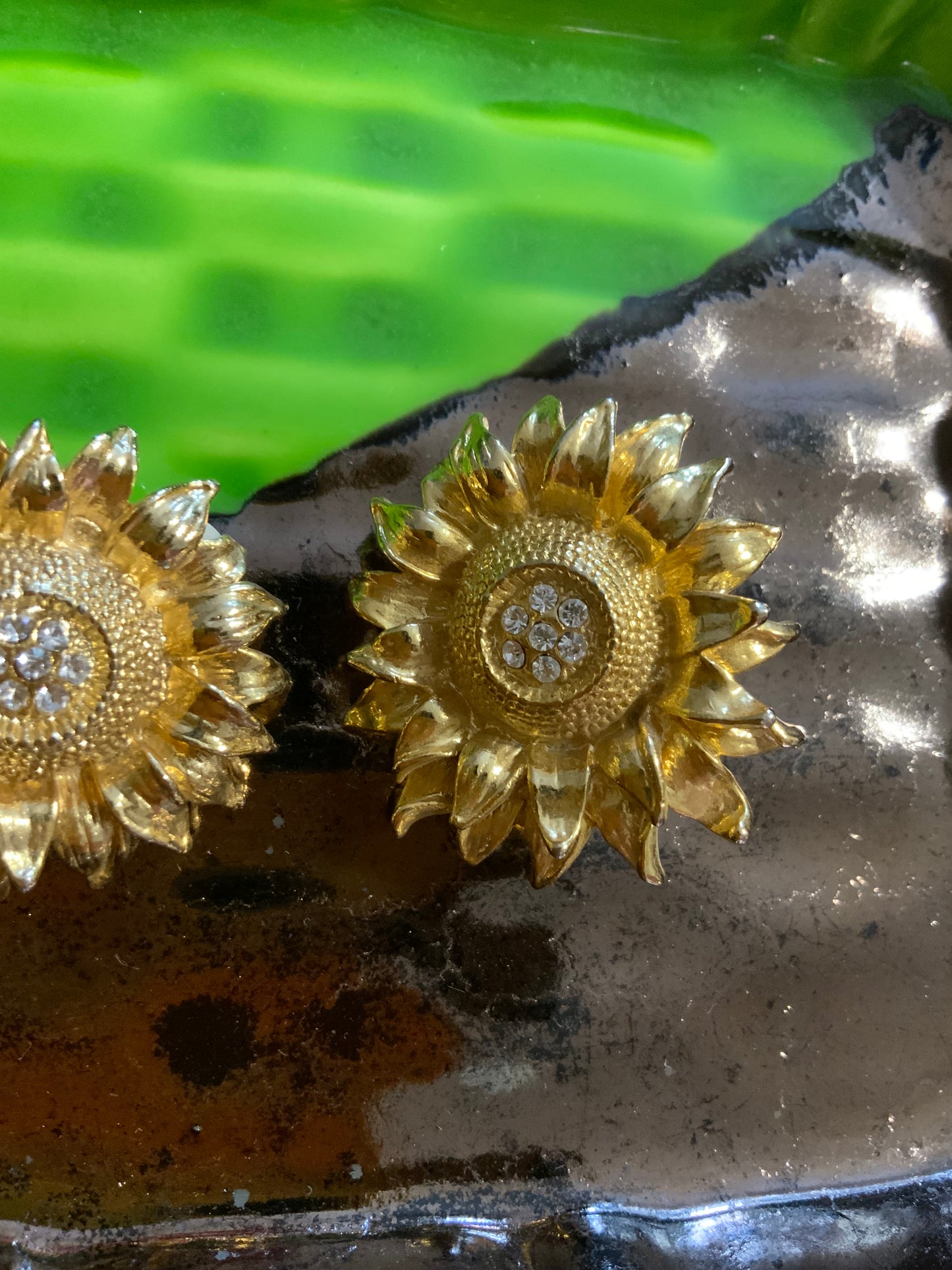 Boucles d’oreilles Forme fleurs et strass Vintage 1990