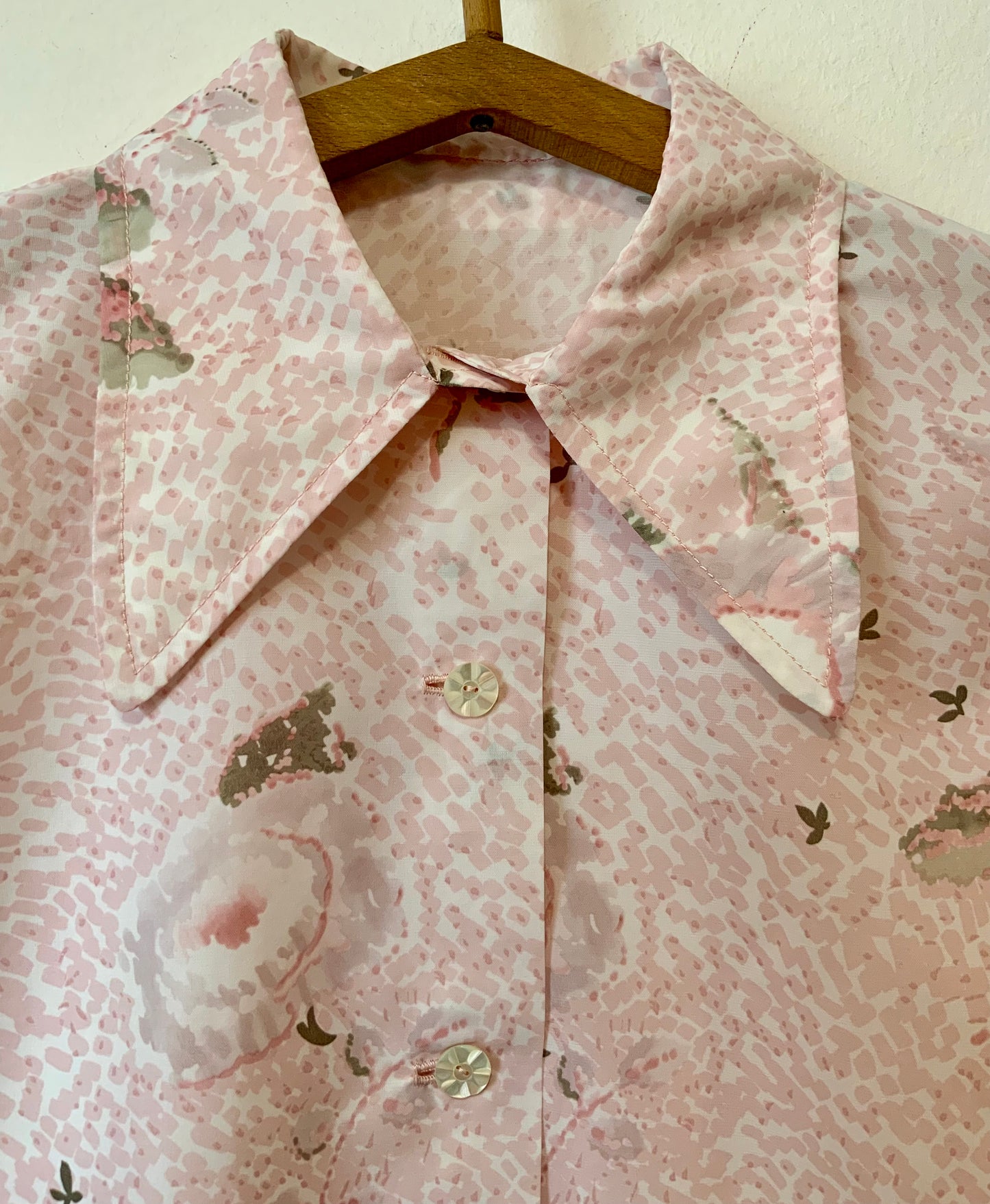 Chemisier à fleurs roses Vintage Création faite main Seventies Col pelle à tartes