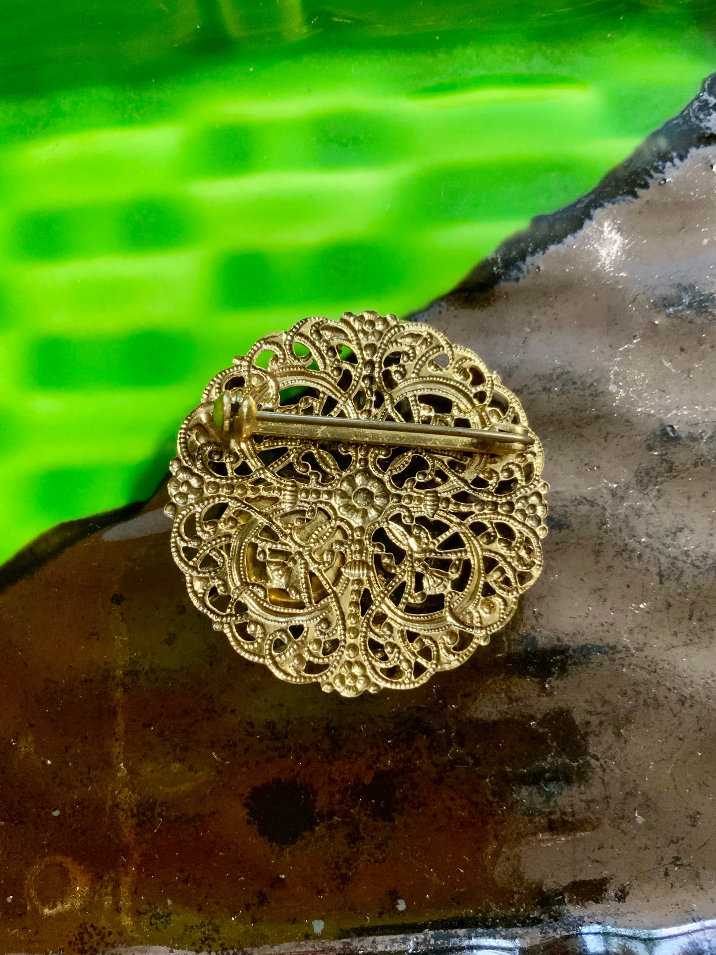 Broche Ancienne Perle et Strass Couleurs Vintage