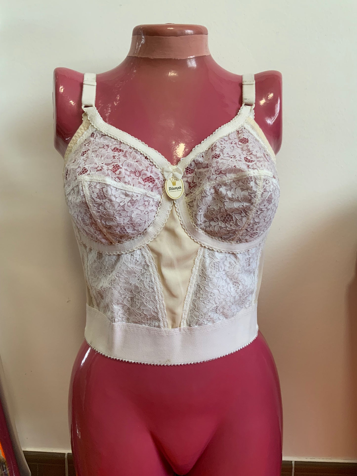 Bustier dentelle de fleurs blanches Triumph Neuf Deadstock modèle poésie