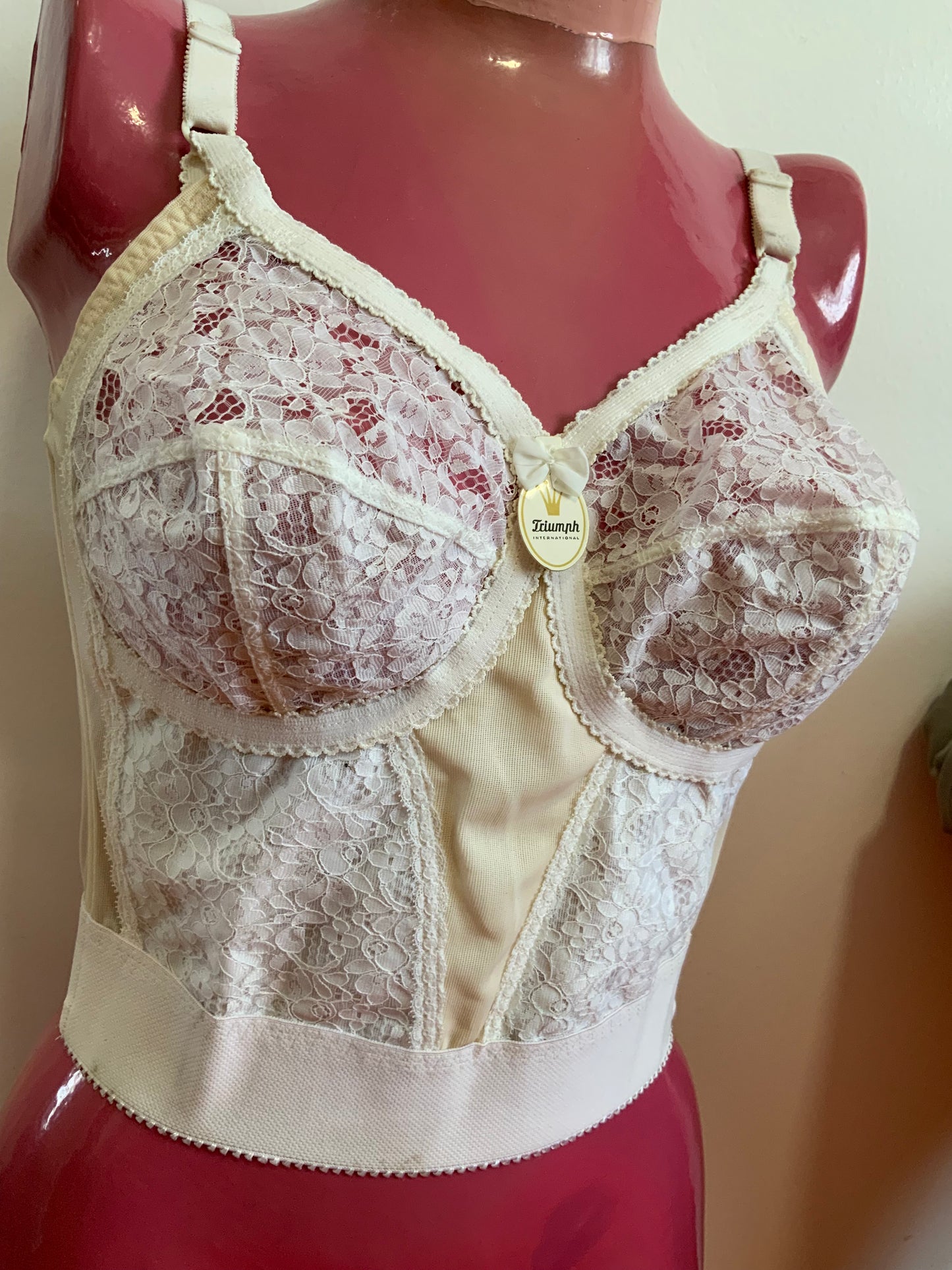 Bustier dentelle de fleurs blanches Triumph Neuf Deadstock modèle poésie