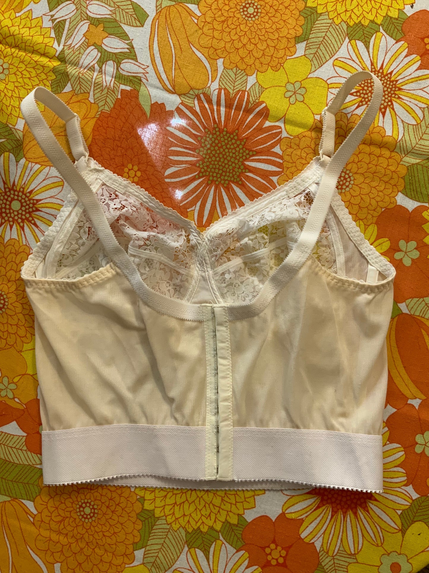 Bustier dentelle de fleurs blanches Triumph Neuf Deadstock modèle poésie