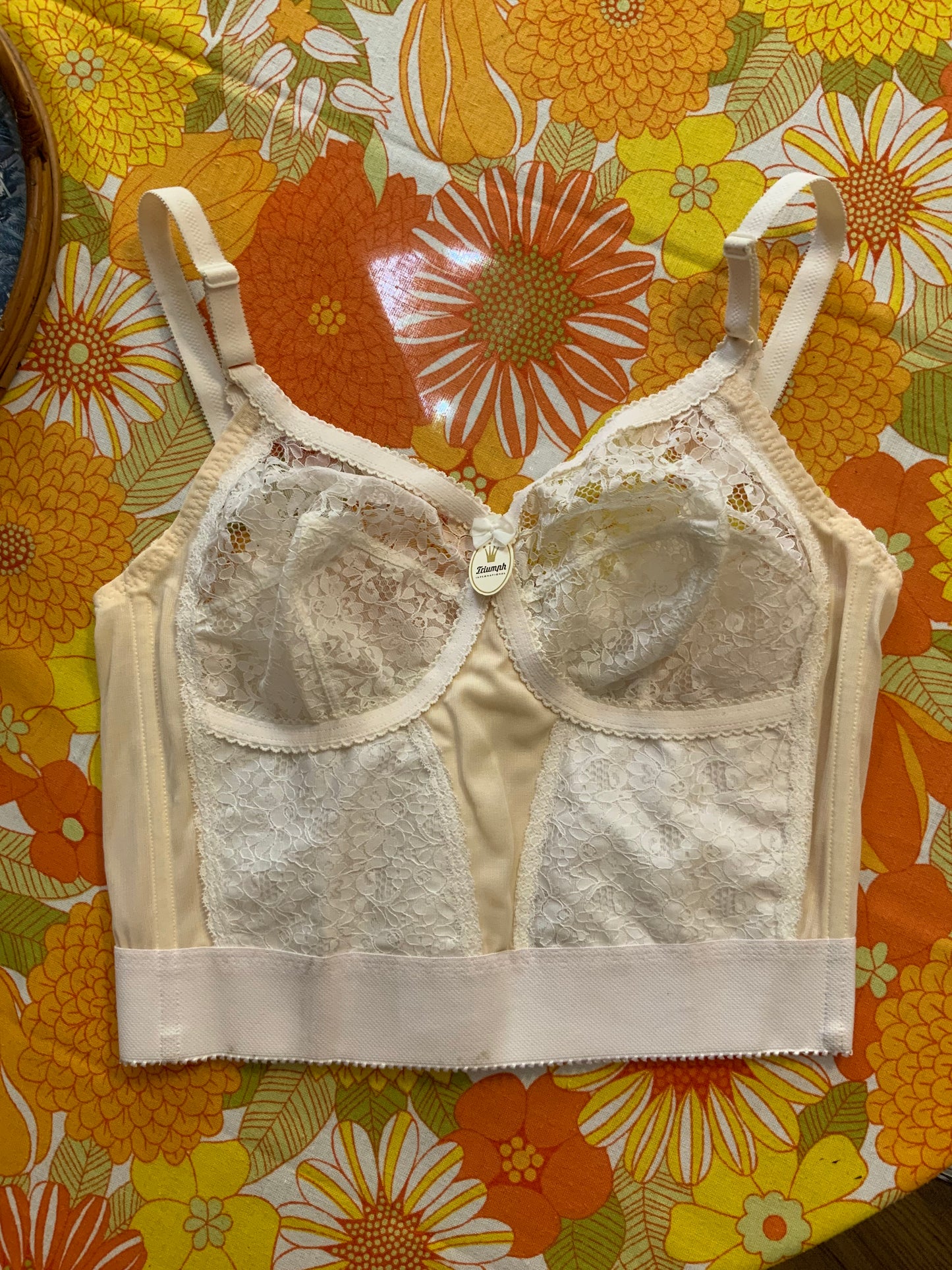 Bustier dentelle de fleurs blanches Triumph Neuf Deadstock modèle poésie