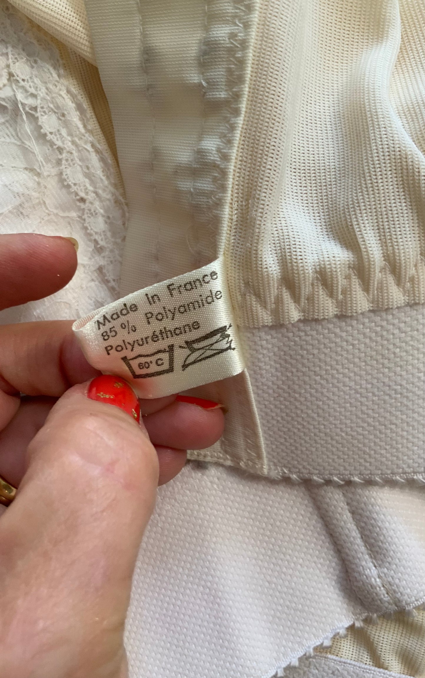 Bustier dentelle de fleurs blanches Triumph Neuf Deadstock modèle poésie