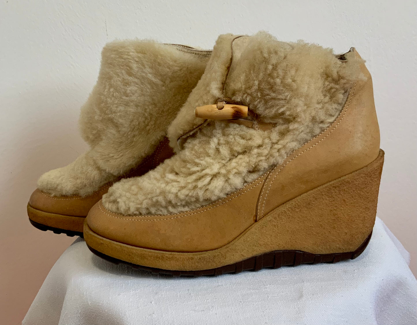 Chaussures Bottines cuir compensées et Pure Laine Vintage 1970 Rares - Made in France