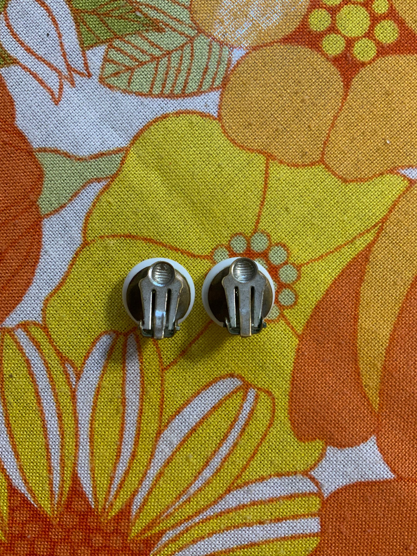 Boucles d’oreilles pastilles blanches Perles de verre Vintage Ancien
