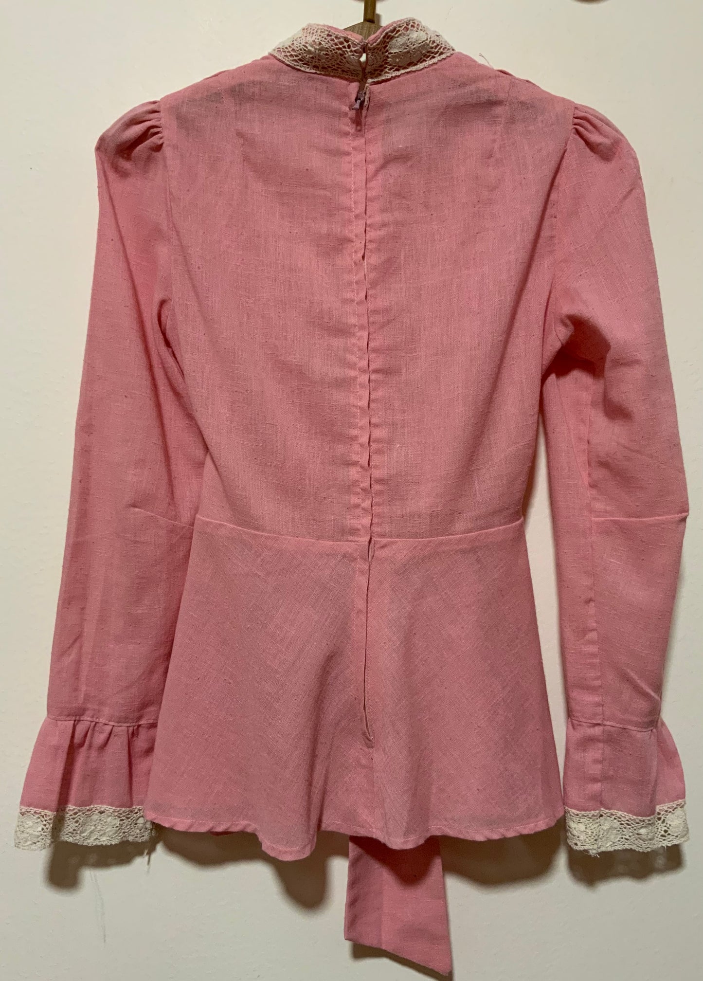 Incroyable Chemisier anglais London avec volants et dentelle de broderies anglaises Vintage 1970