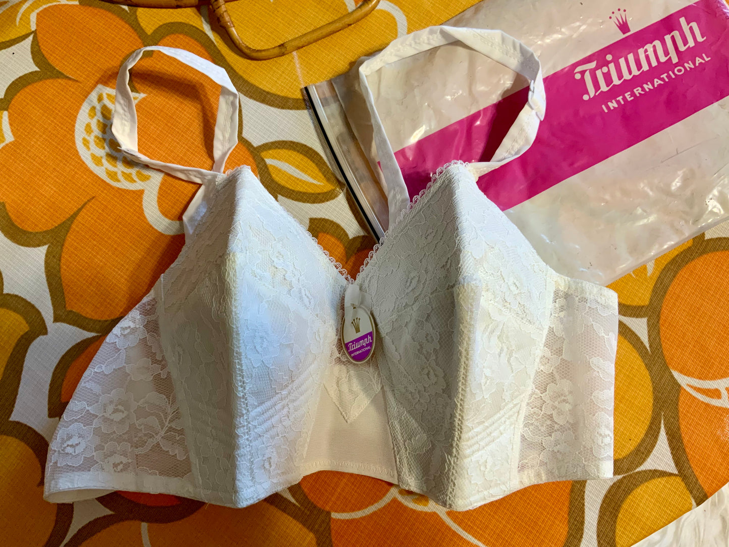 Soutien Gorge 1960 Triumph Vintage Neuf Dentelle Poitrine Pointue France