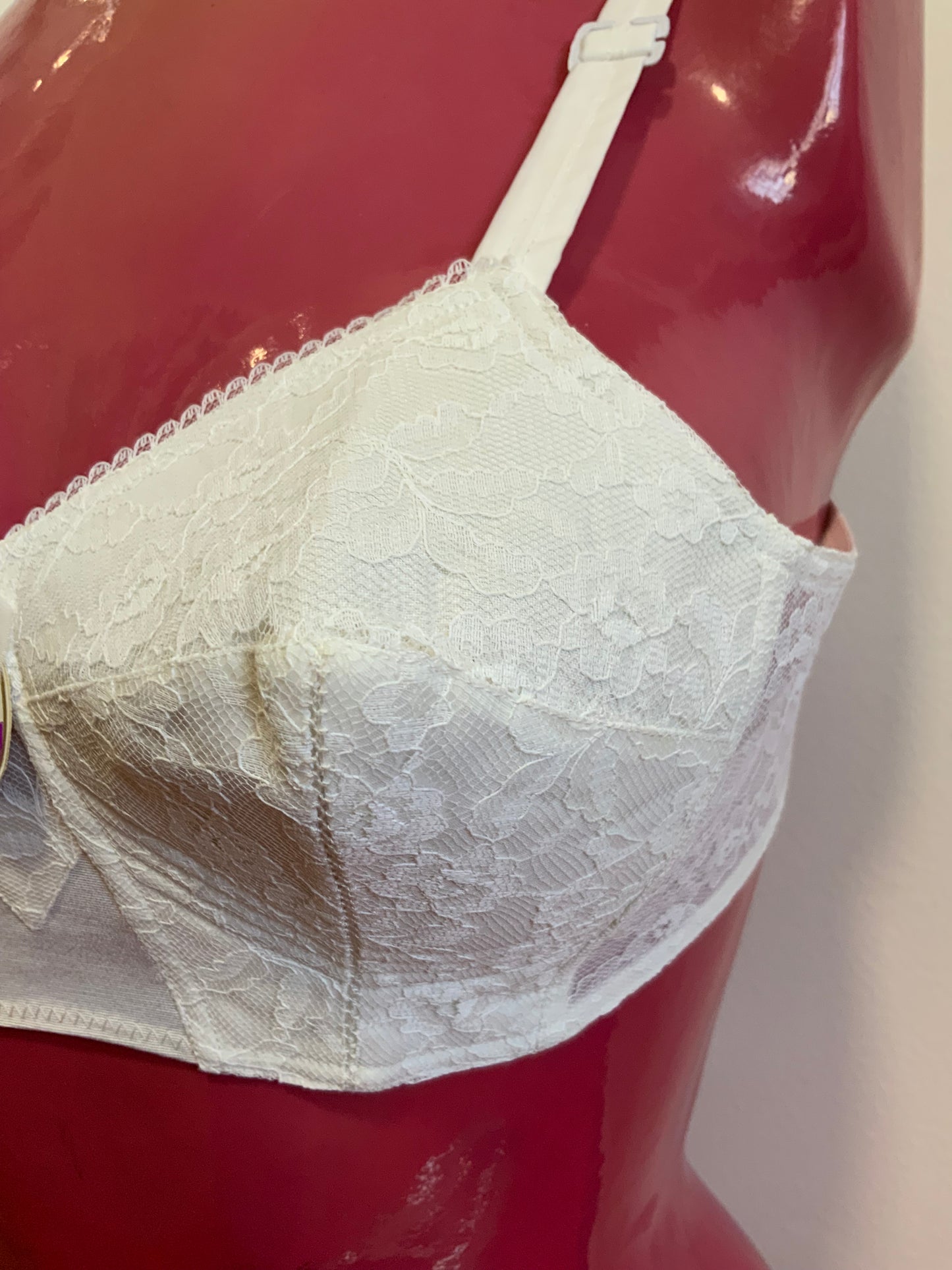 Soutien Gorge 1960 Triumph Vintage Neuf Dentelle Poitrine Pointue France