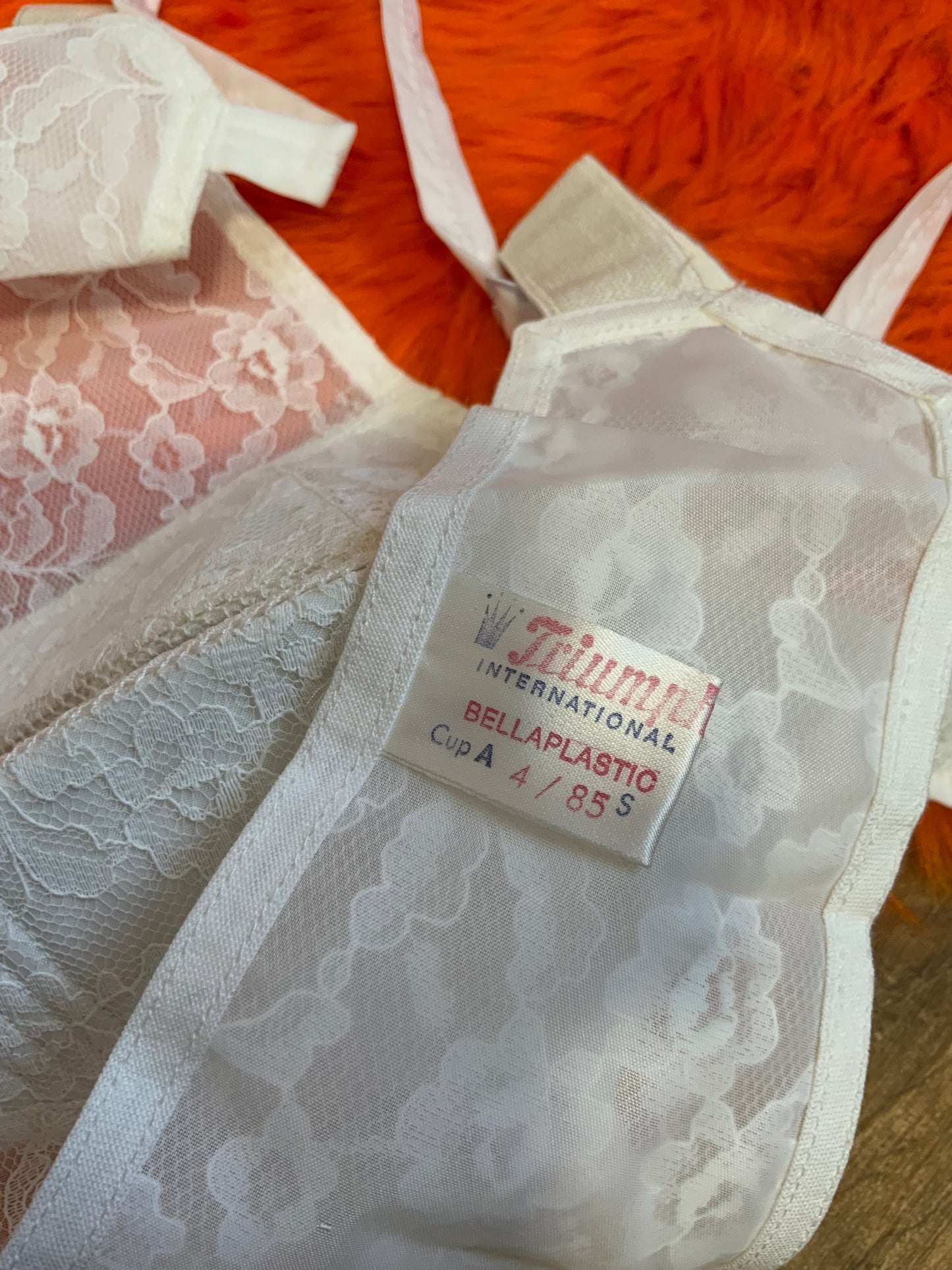 Soutien Gorge 1960 Triumph Vintage Neuf Dentelle Poitrine Pointue France