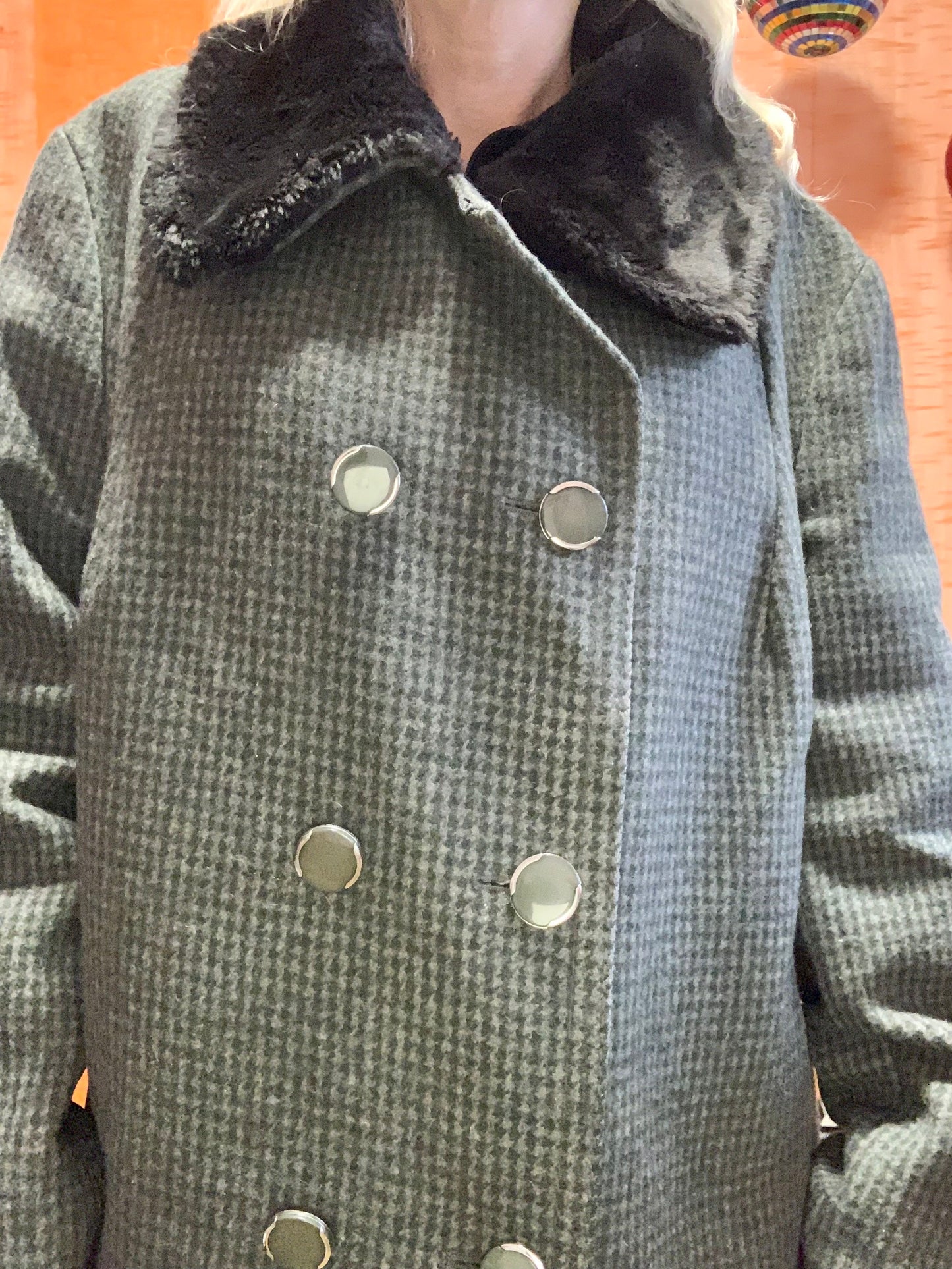 Superbe et grand manteau Laine à carreaux Vert Vintage France Col Fourrure synthétique