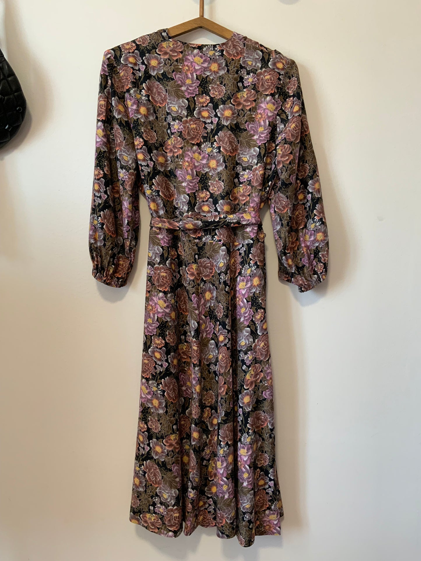 Robe à fleurs Faite main Forme magnifique Vintage 1970 Création