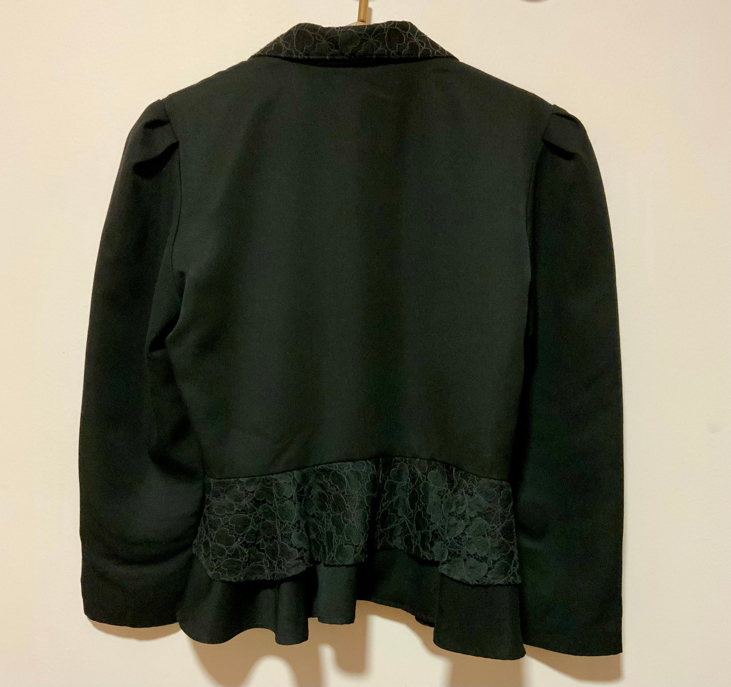 Veste cintrée croisée Epaules volume et dentelle Vintage 1990 Pure Forme