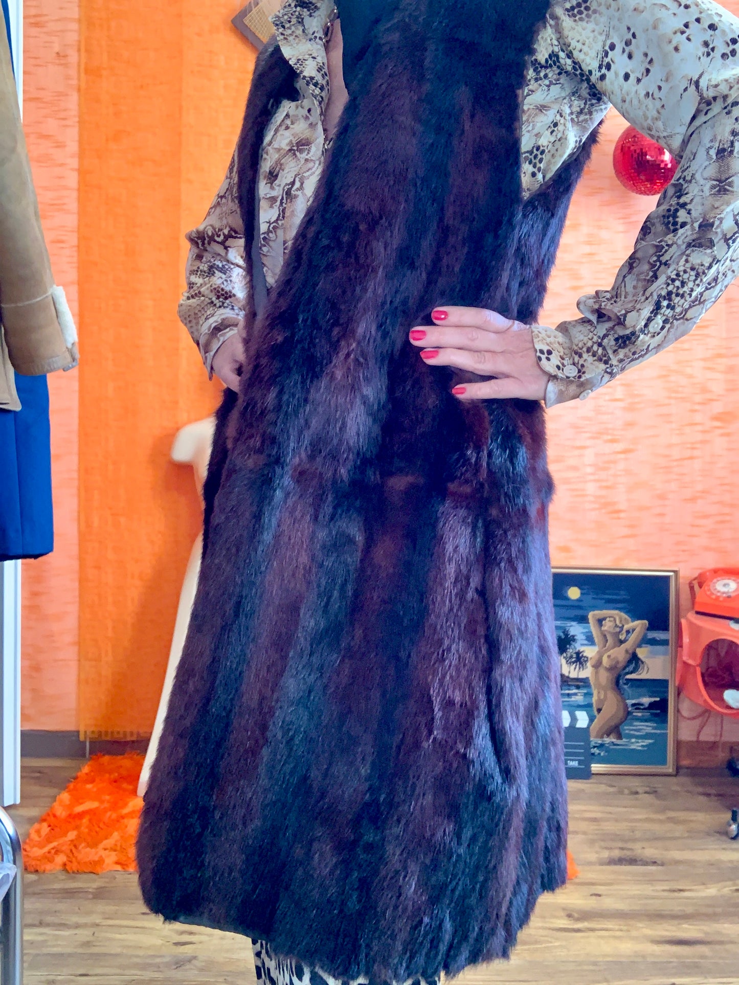 Longue veste sans manche Ancienne 1960/70 Fourrure Vison Rayée Noir marron