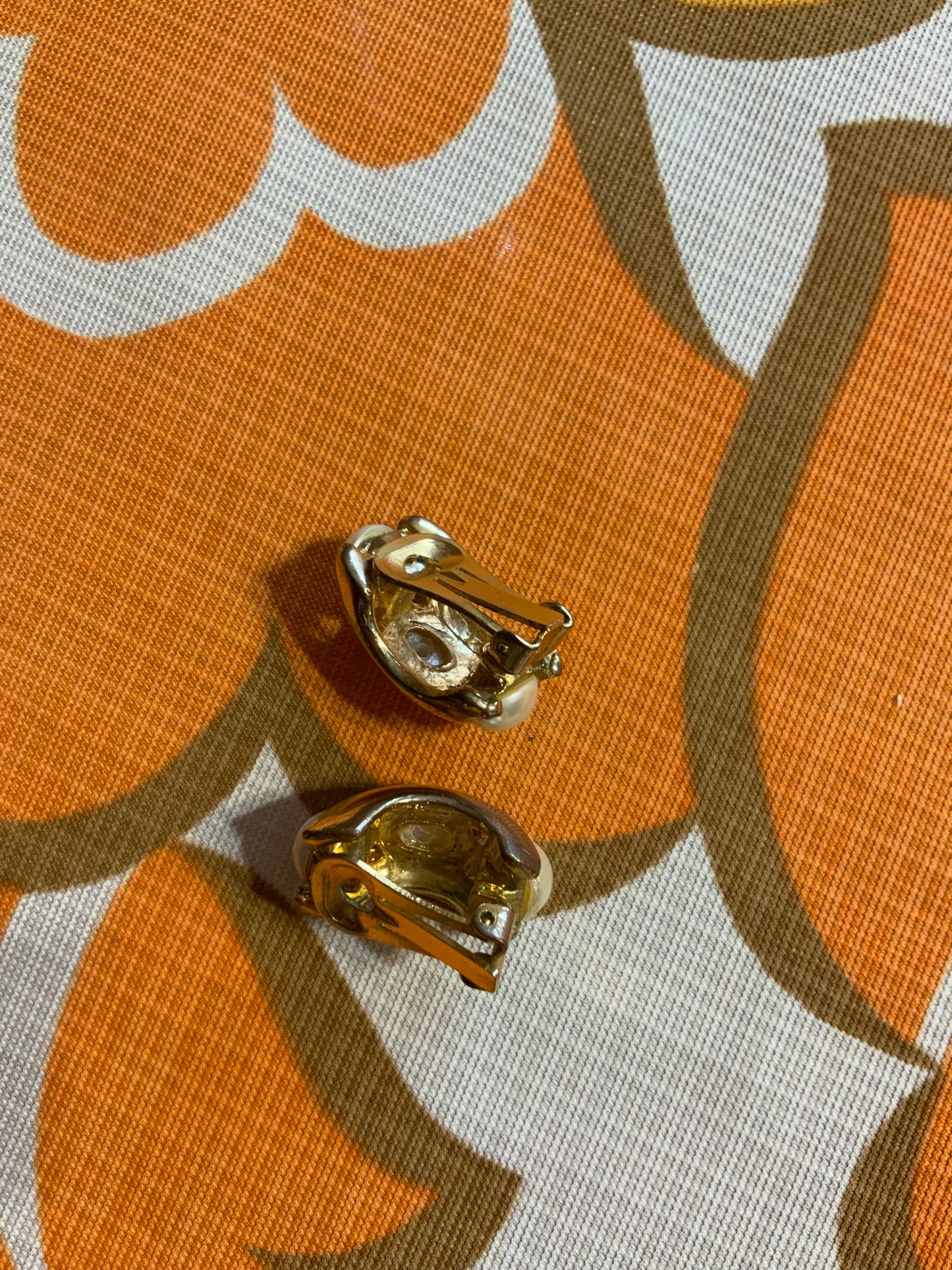 Boucles d'oreilles Vintages bombées Perles et Métal doré