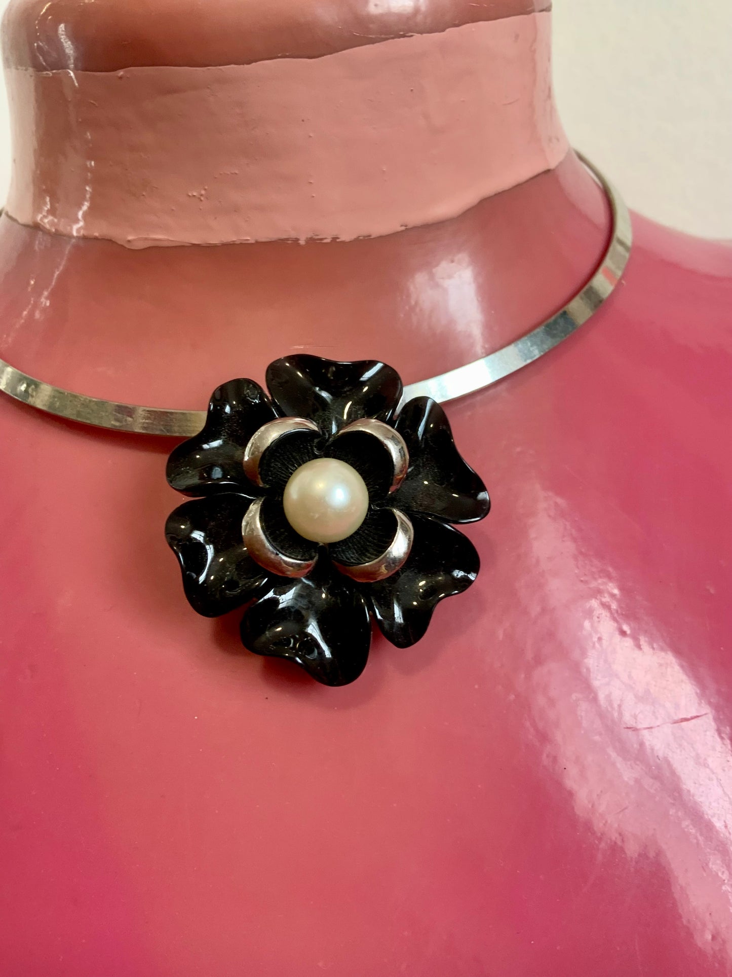Collier rigide avec Fleurs Métal Vintage 1990