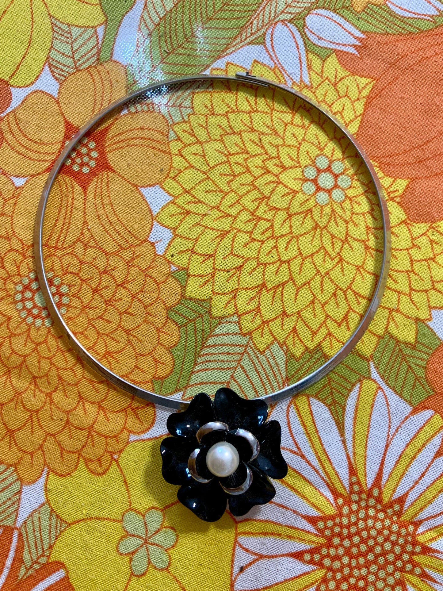 Collier rigide avec Fleurs Métal Vintage 1990