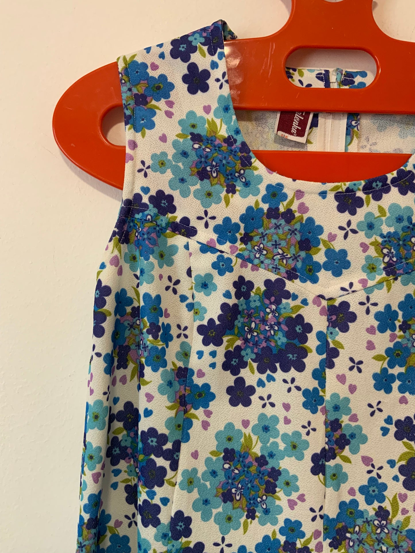 Superbe robe à fleurs Bleues et petits cœurs violets Beauté Vintage