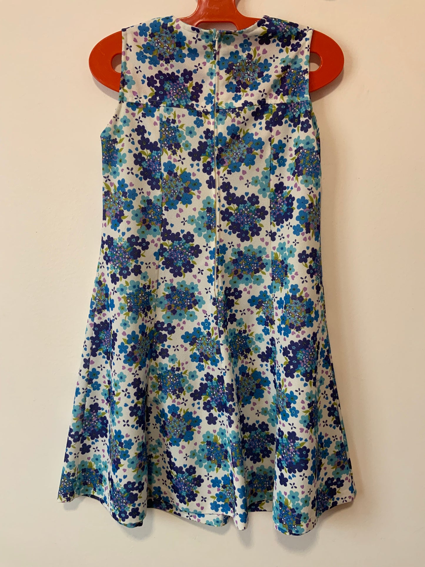 Superbe robe à fleurs Bleues et petits cœurs violets Beauté Vintage