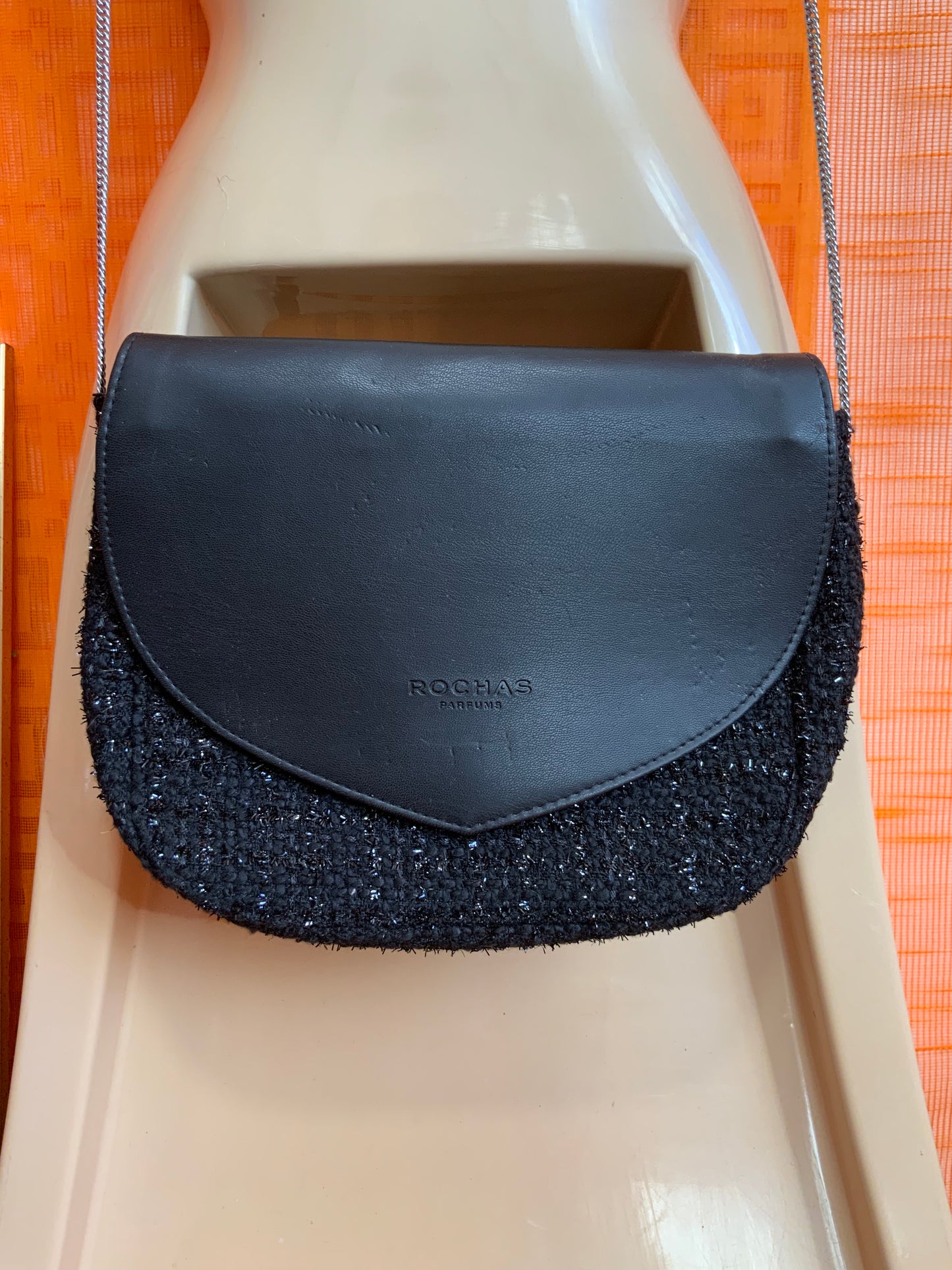 Sac à main Maison Rochas laniere chaîne et paillettes noires Vintage 2000’