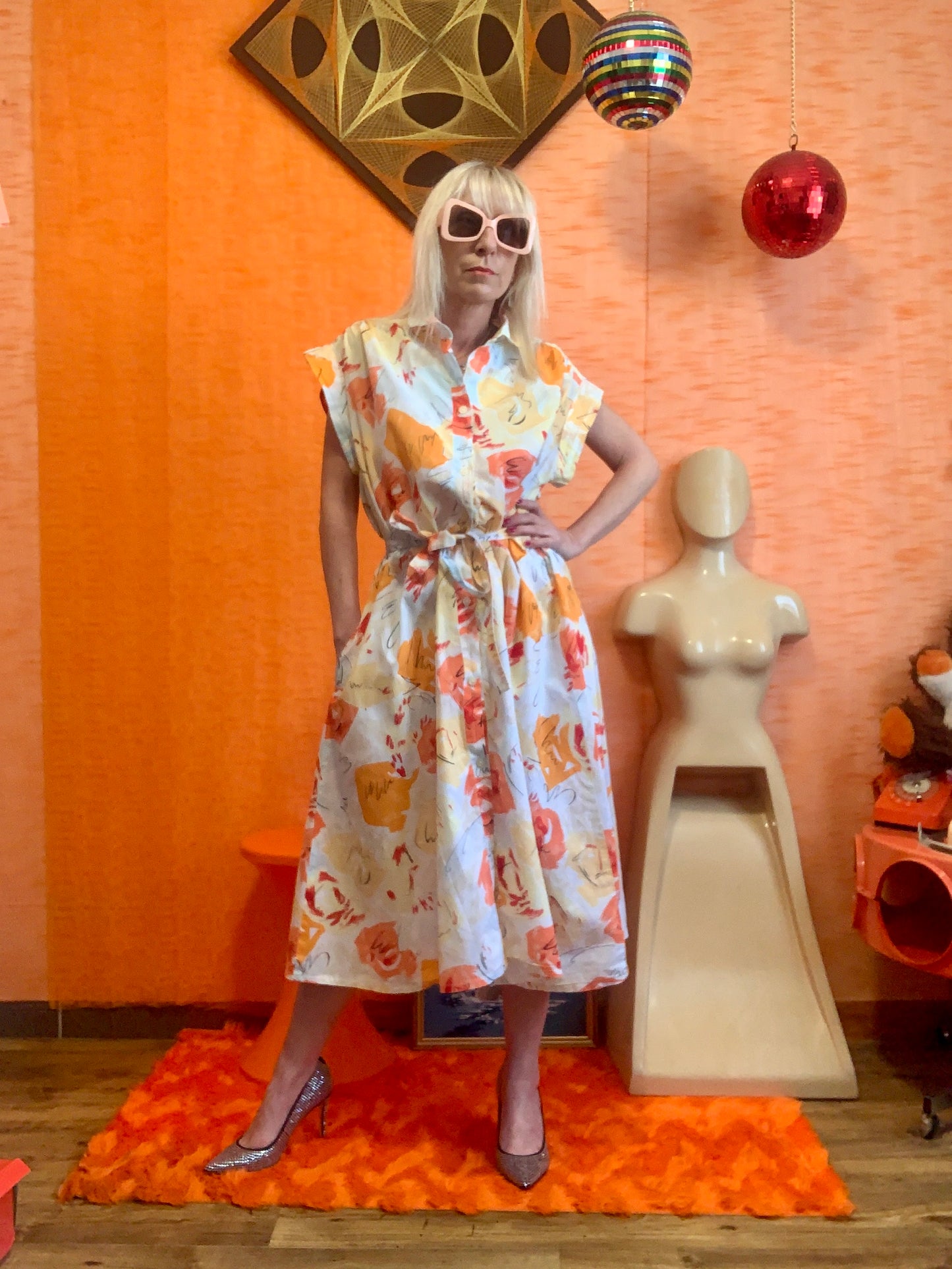 Robe Superbe patineuse à motifs oranges ronds Vintage 1980 Col Claudine