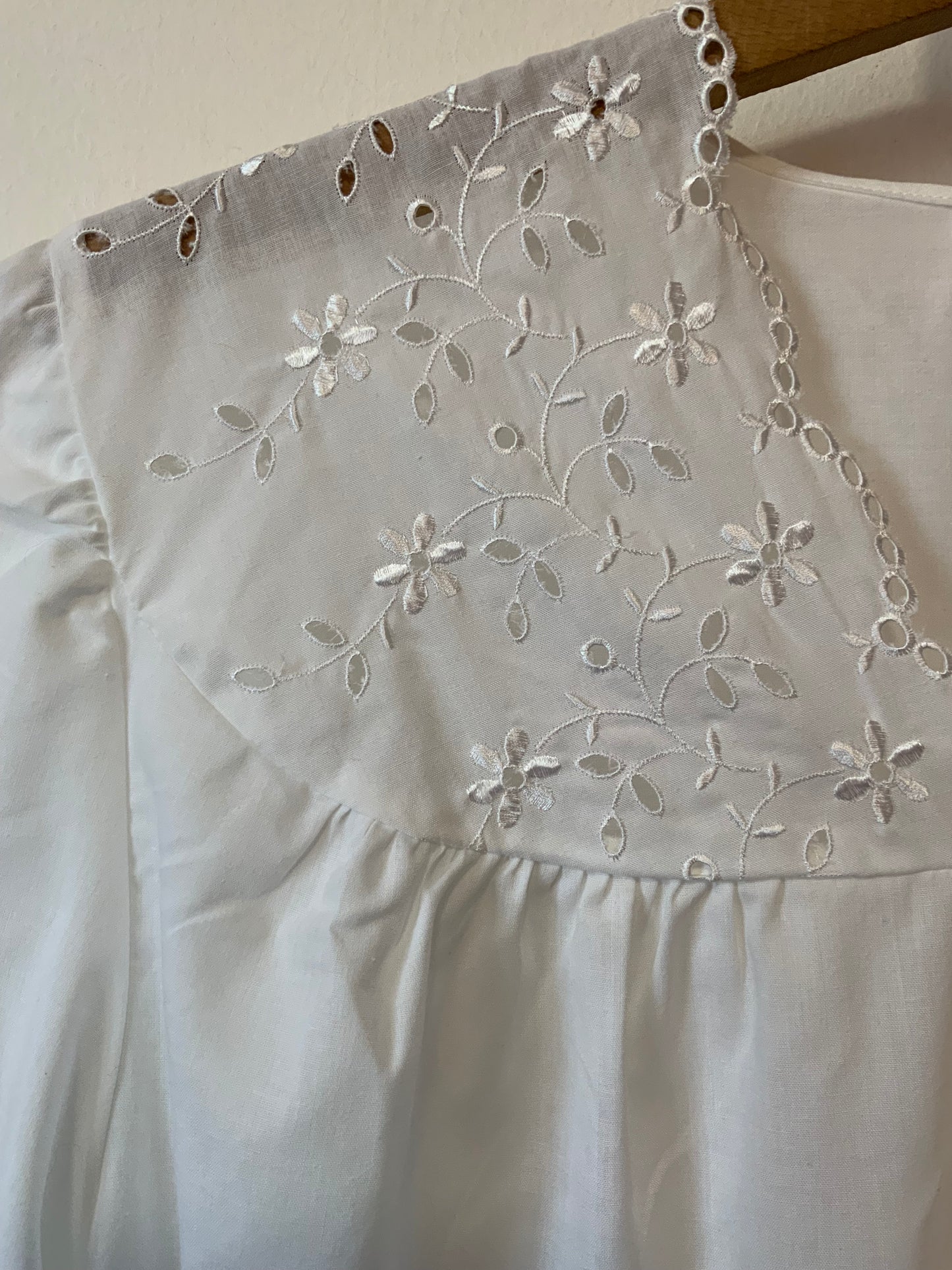 Robe Longue broderies anglaises Fleurs blanches romantiques Vintage