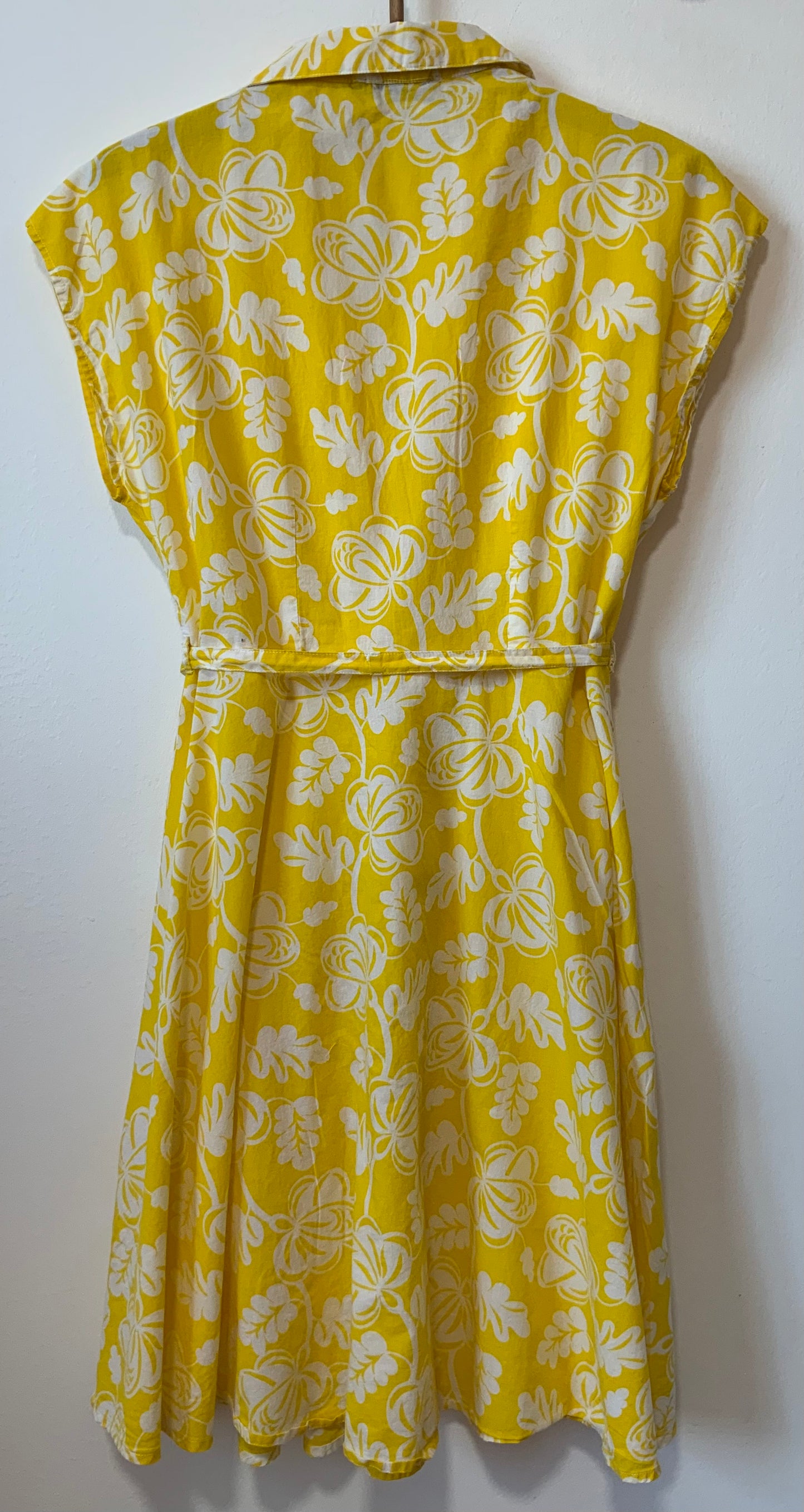 Robe boutonnée à fleurs jaunes Hawaïennes Vintage